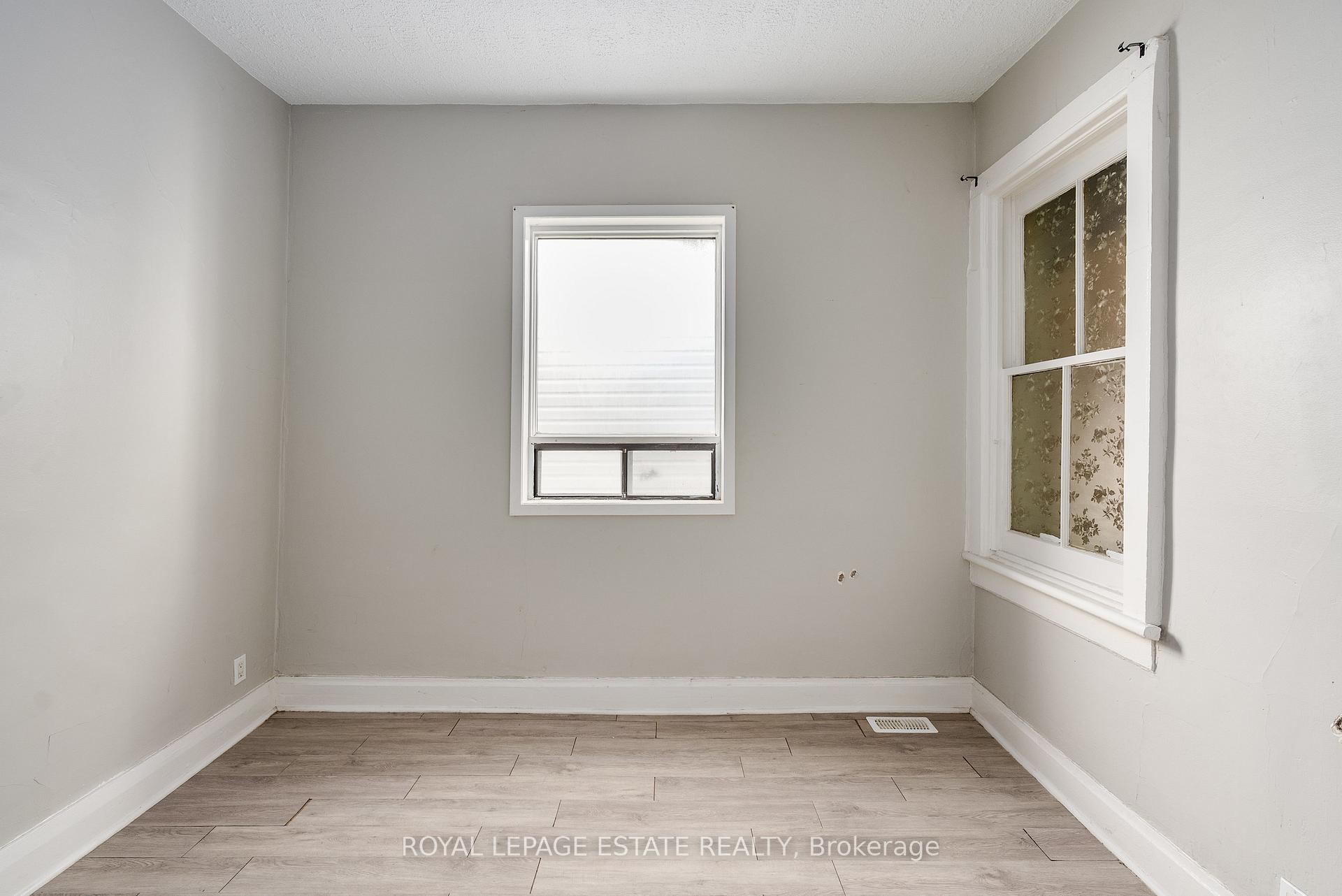 Photo 9 of 874 Eastern Avenue, Toronto, Greenwood-Coxwell — HOMEH