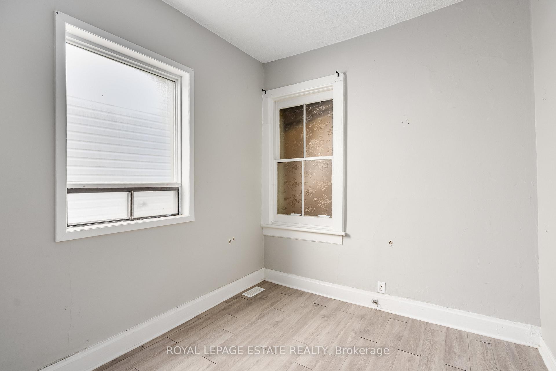 Photo 10 of 874 Eastern Avenue, Toronto, Greenwood-Coxwell — HOMEH
