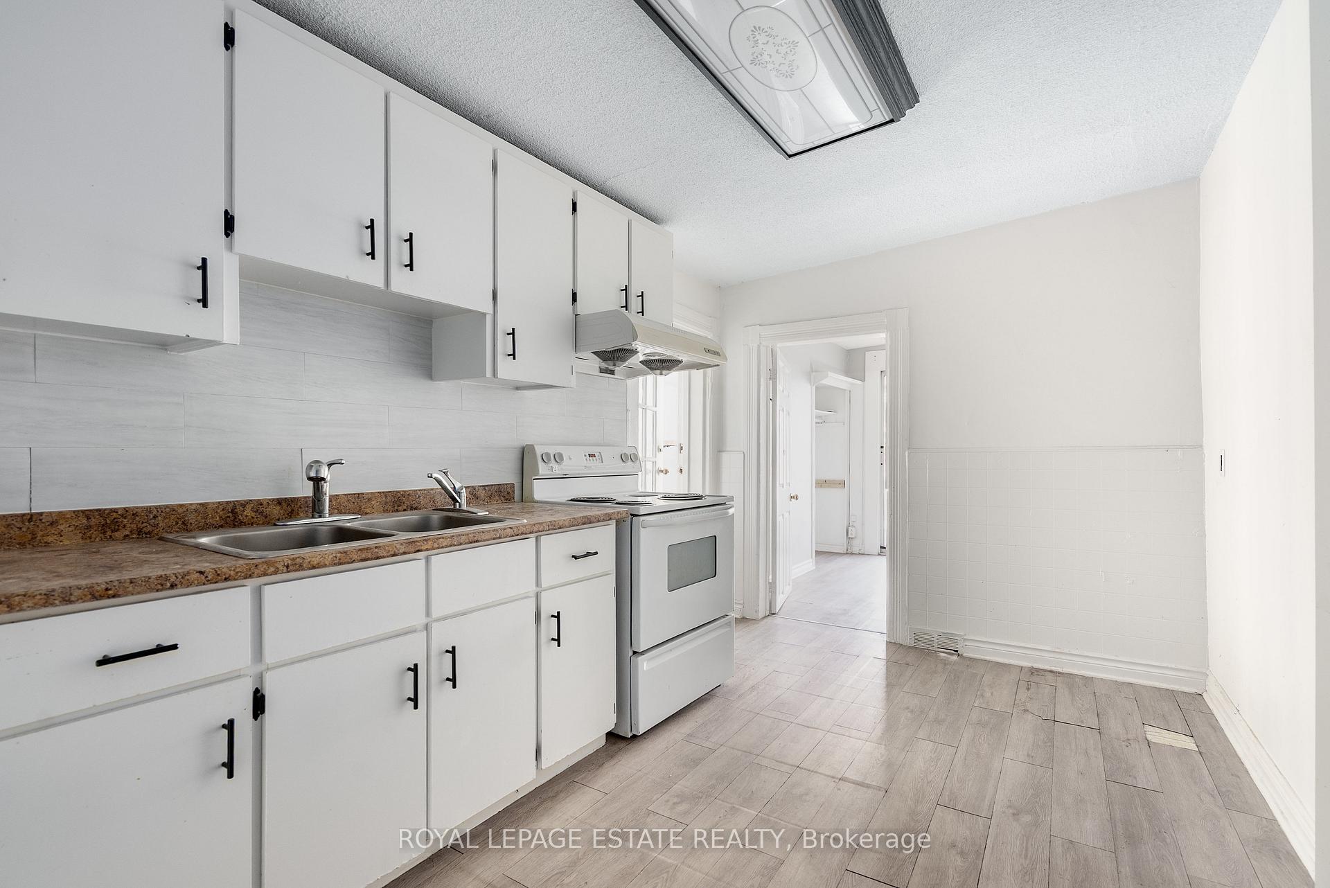 Photo 13 of 874 Eastern Avenue, Toronto, Greenwood-Coxwell — HOMEH