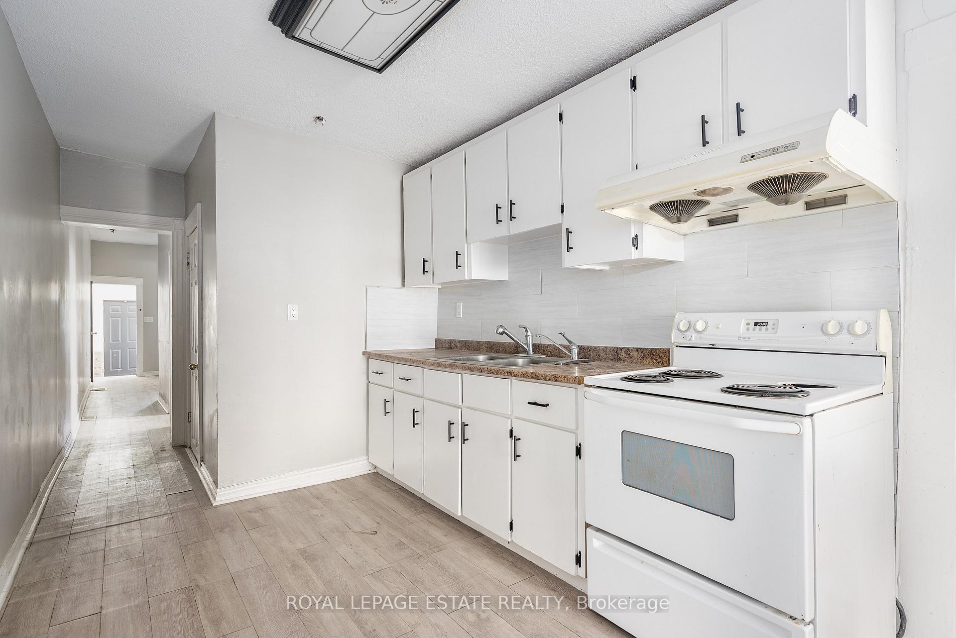 Photo 14 of 874 Eastern Avenue, Toronto, Greenwood-Coxwell — HOMEH