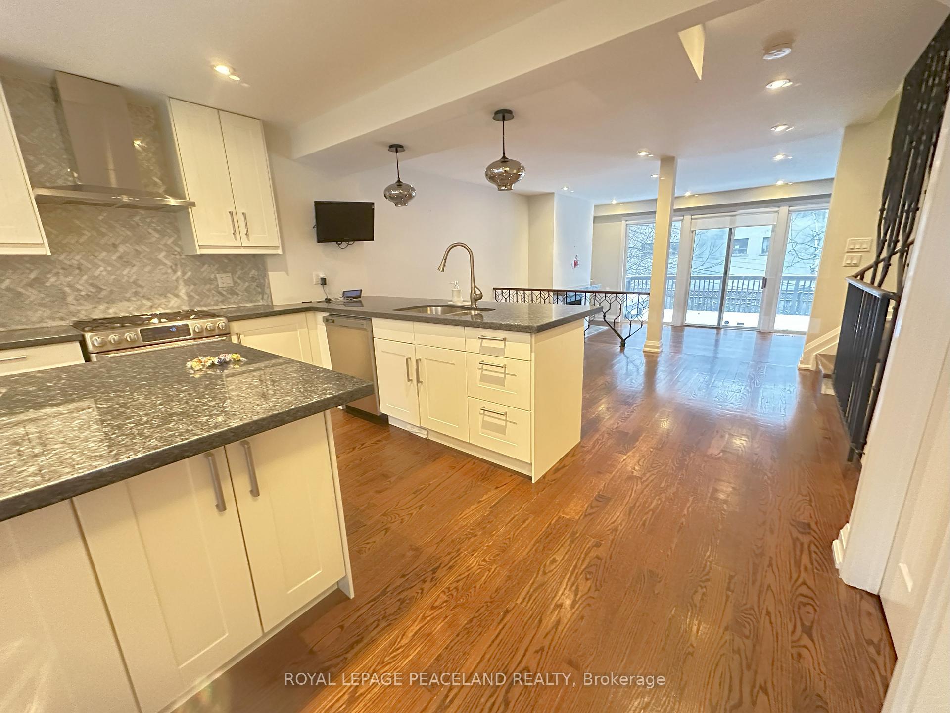 Photo 13 of 47 Melgund Road, Toronto, Casa Loma — HOMEH