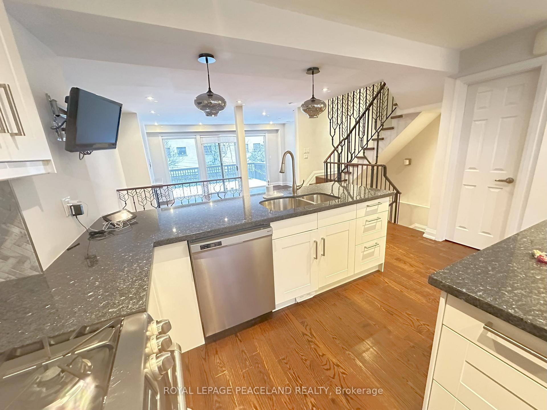 Photo 20 of 47 Melgund Road, Toronto, Casa Loma — HOMEH