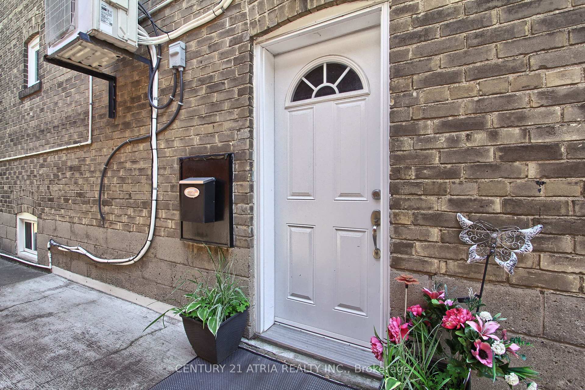 Photo 33 of 4 Bryant Avenue, Toronto, Crescent Town — HOMEH