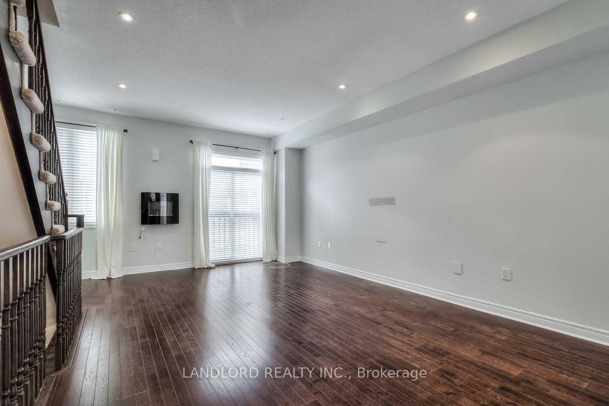 Photo 4 of 557 Shuter Street, Toronto, Regent Park — HOMEH