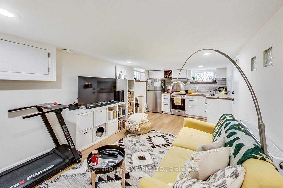 Photo 4 of Unit Basement, 2009 Gerrard Street E, Toronto, The Beaches — HOMEH