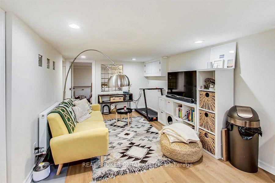 Photo 5 of Unit Basement, 2009 Gerrard Street E, Toronto, The Beaches — HOMEH