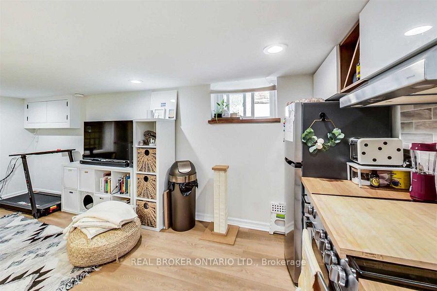 Photo 6 of Unit Basement, 2009 Gerrard Street E, Toronto, The Beaches — HOMEH