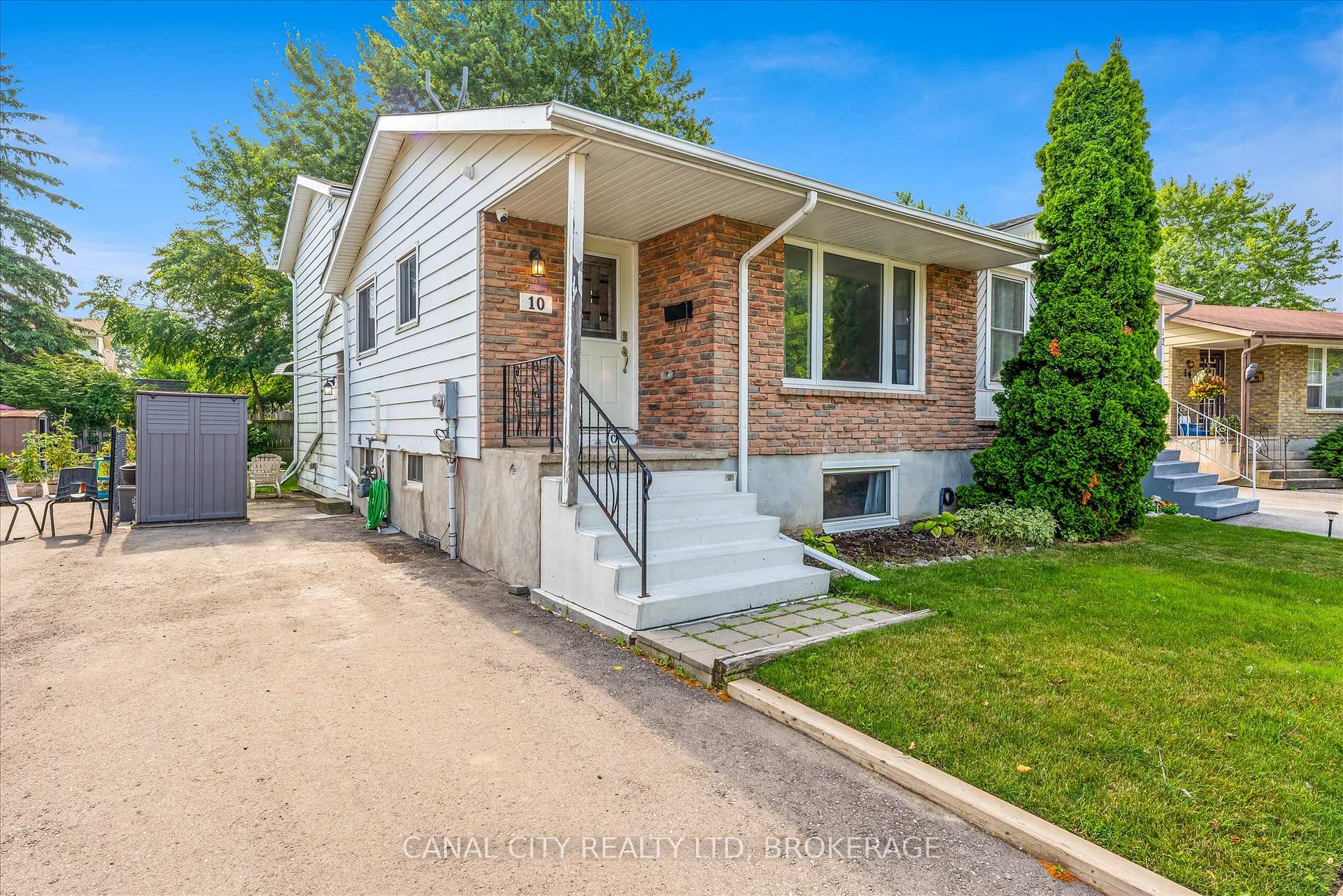 Photo 2 of 10 Baldwin Circle, Thorold, Confederation Heights — HOMEH