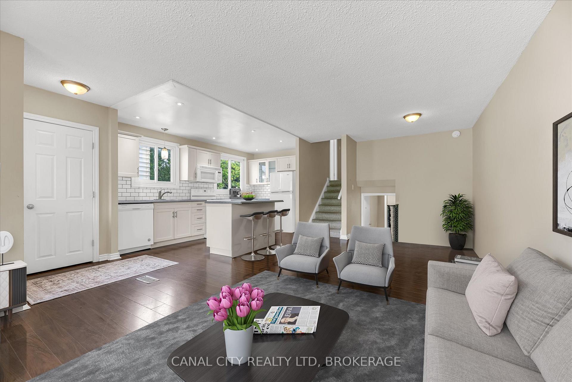 Photo 3 of 10 Baldwin Circle, Thorold, Confederation Heights — HOMEH