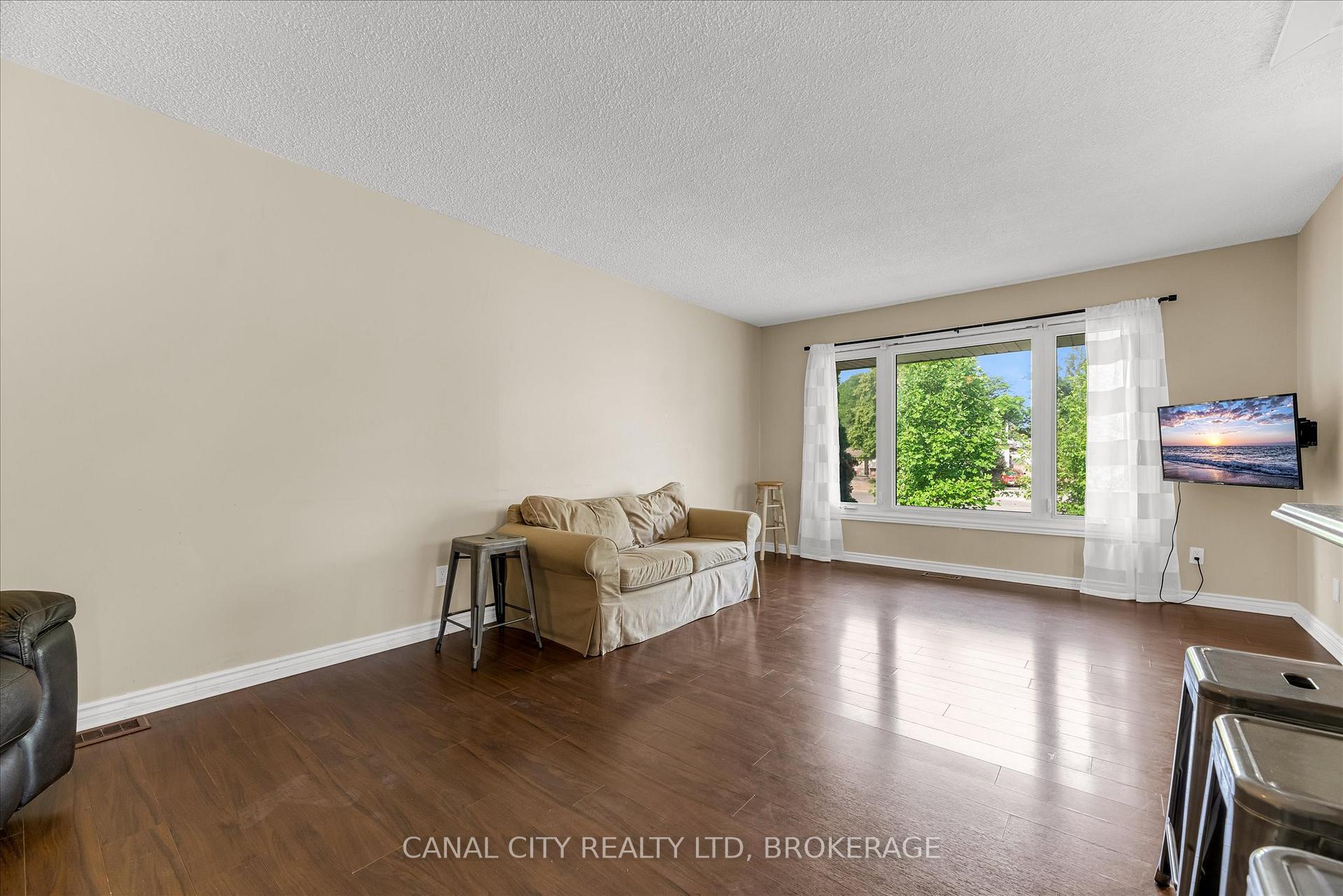 Photo 9 of 10 Baldwin Circle, Thorold, Confederation Heights — HOMEH