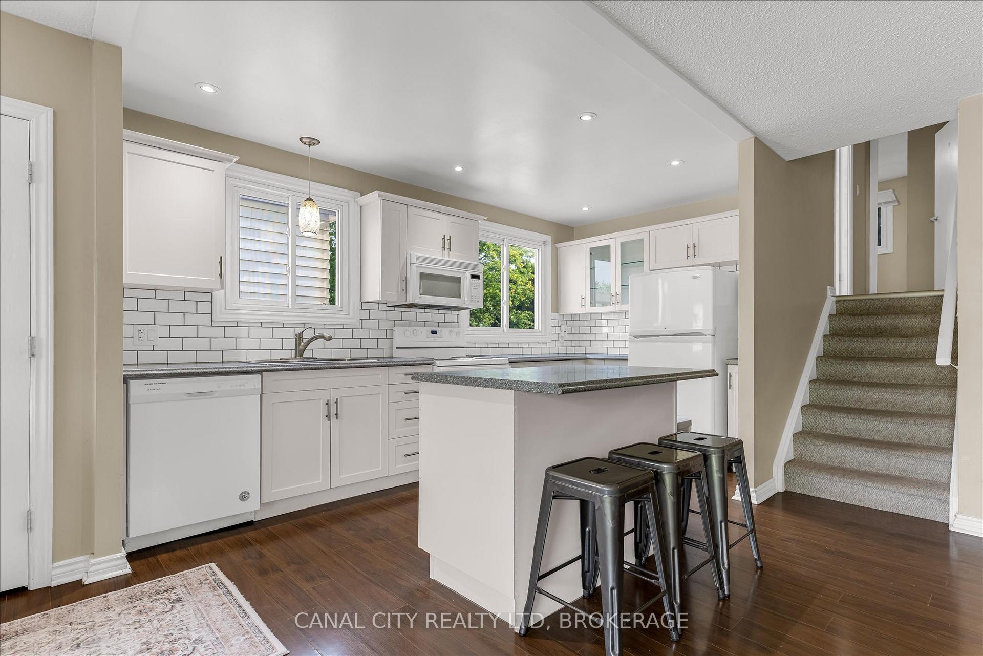 Photo 11 of 10 Baldwin Circle, Thorold, Confederation Heights — HOMEH