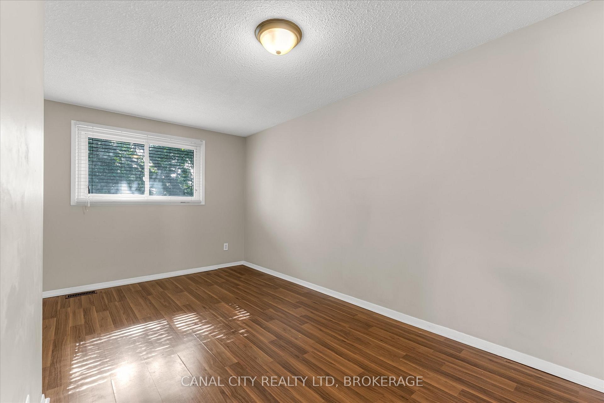 Photo 13 of 10 Baldwin Circle, Thorold, Confederation Heights — HOMEH