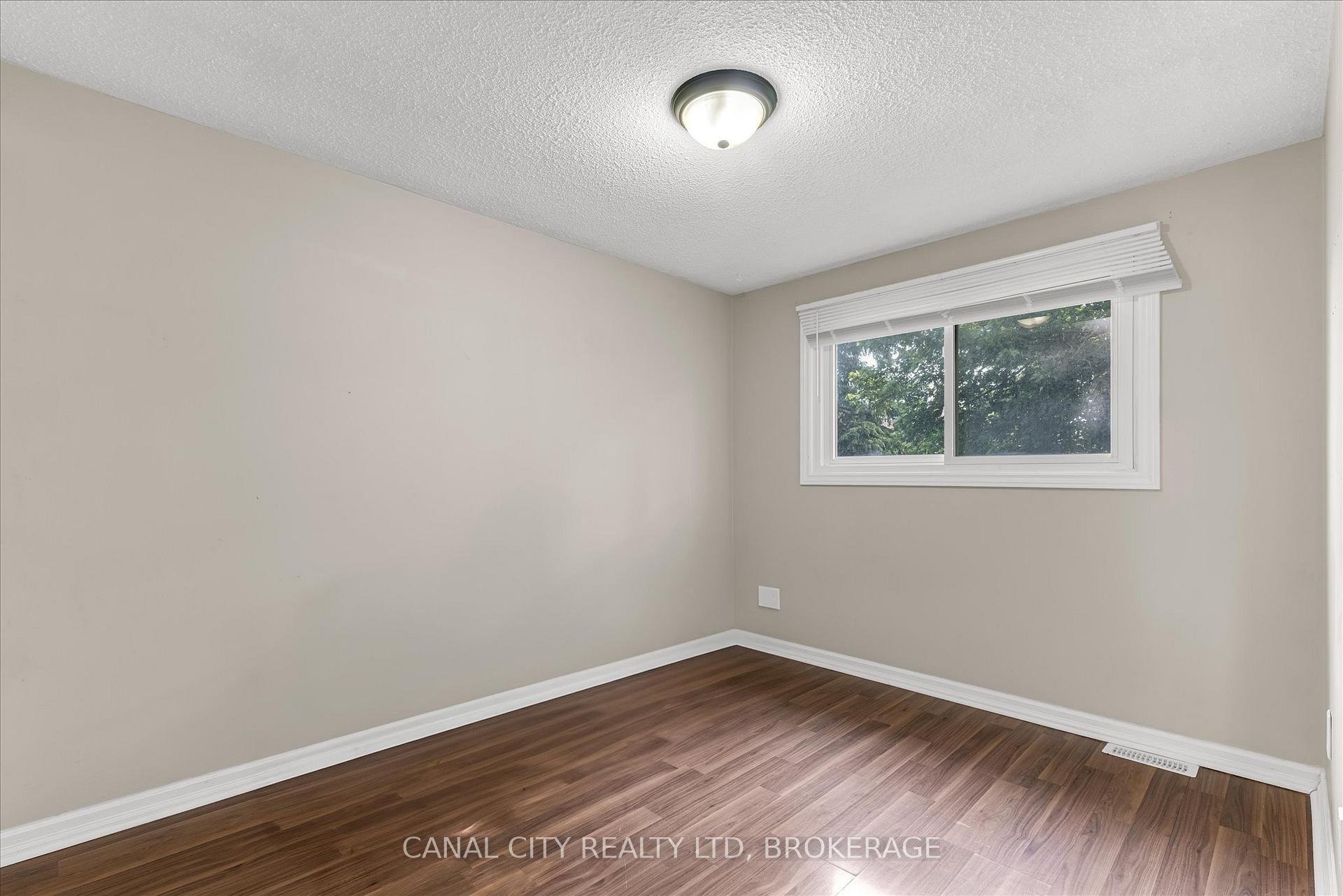 Photo 15 of 10 Baldwin Circle, Thorold, Confederation Heights — HOMEH