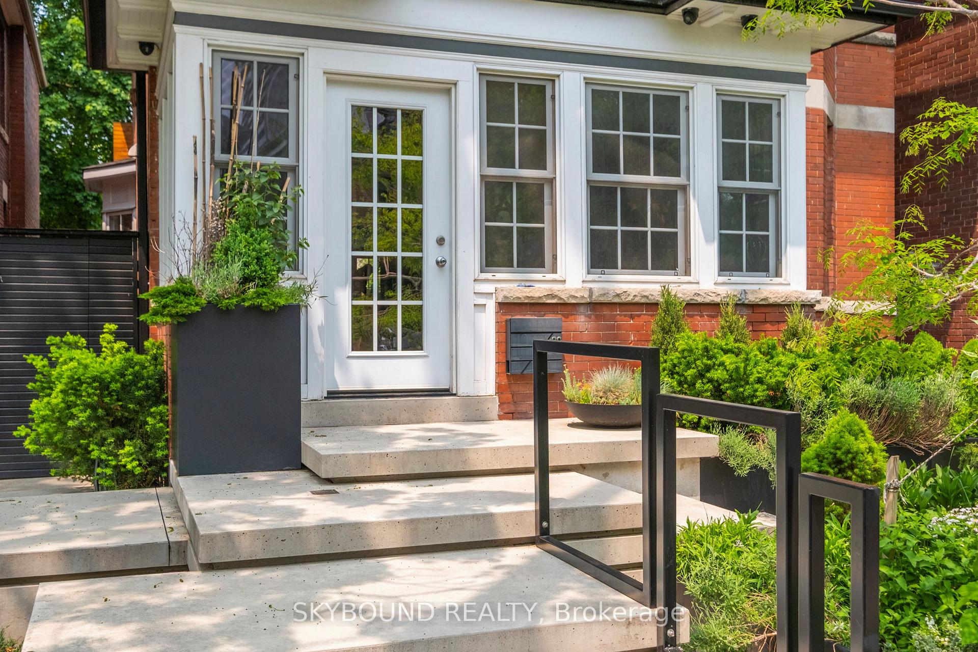 Photo 4 of 20 Fairview Boulevard, Toronto, North Riverdale — HOMEH