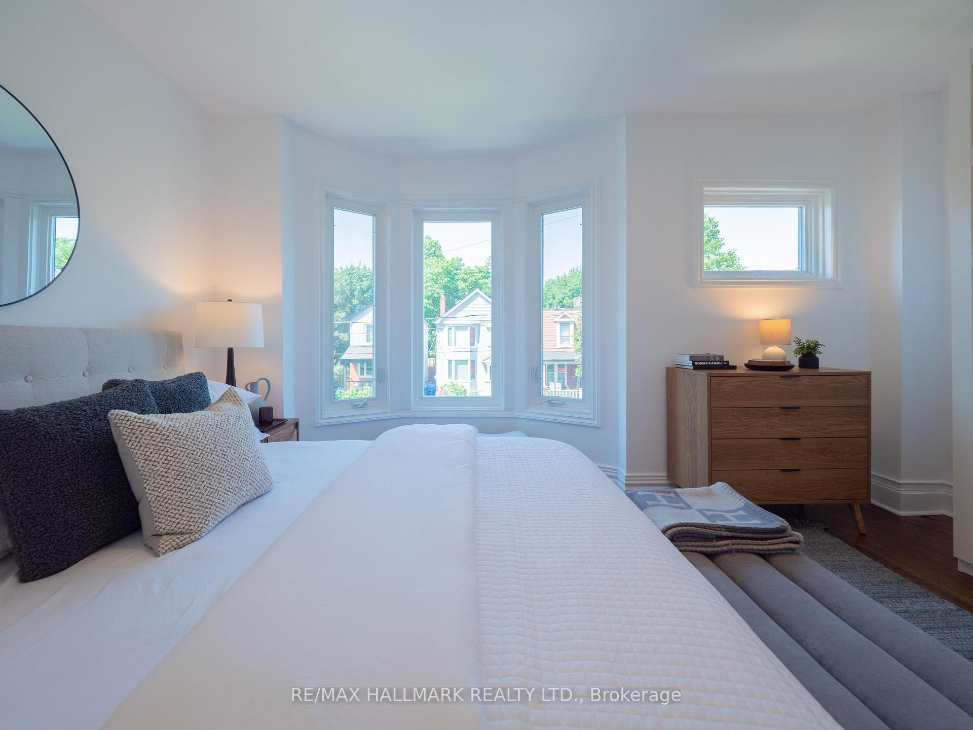Photo 2 of 925 Logan Avenue, Toronto, Playter Estates-Danforth — HOMEH