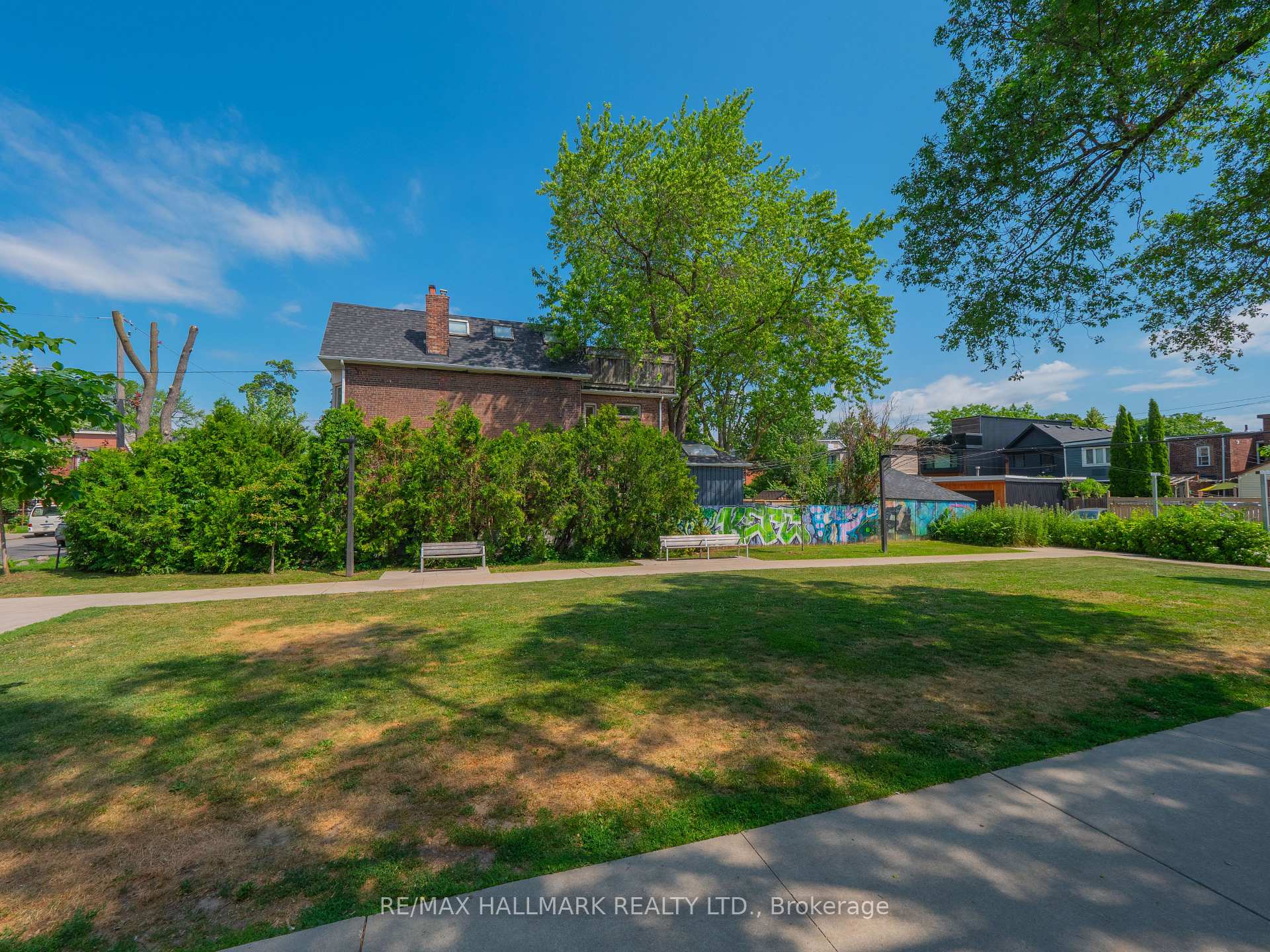 Photo 12 of 925 Logan Avenue, Toronto, Playter Estates-Danforth — HOMEH