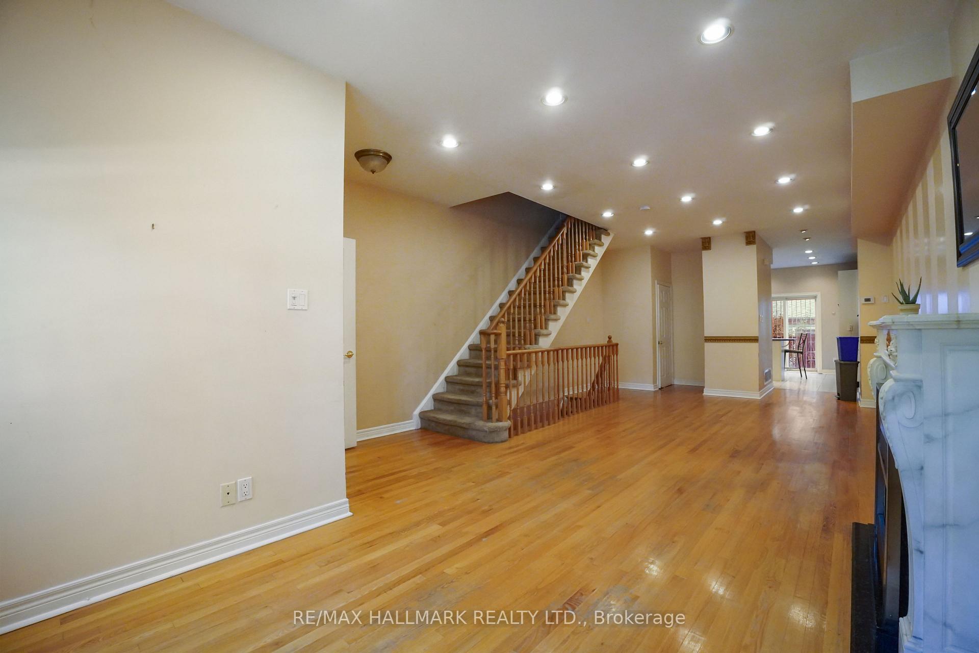 Photo 2 of 230 George Street, Toronto, Moss Park — HOMEH