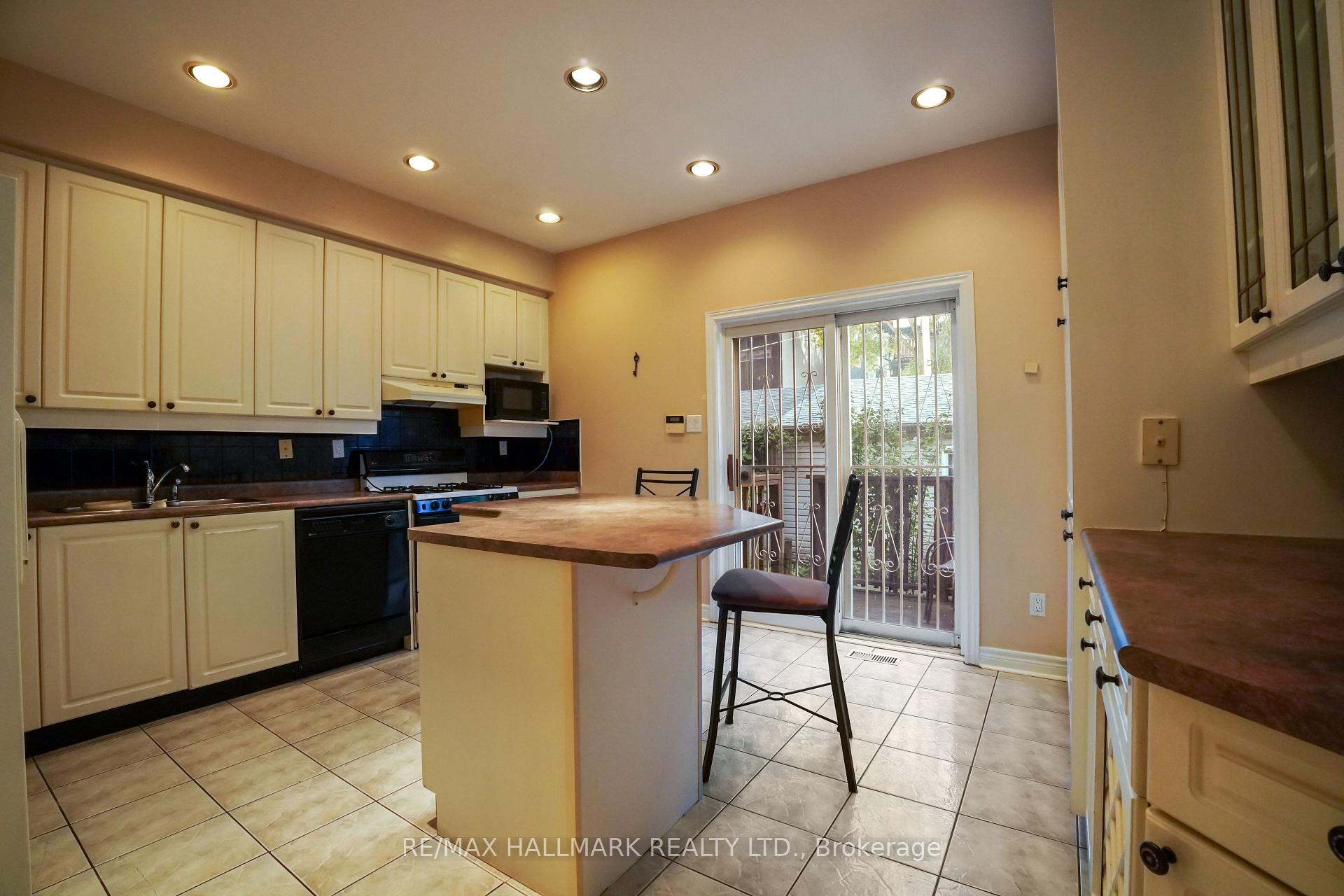 Photo 4 of 230 George Street, Toronto, Moss Park — HOMEH