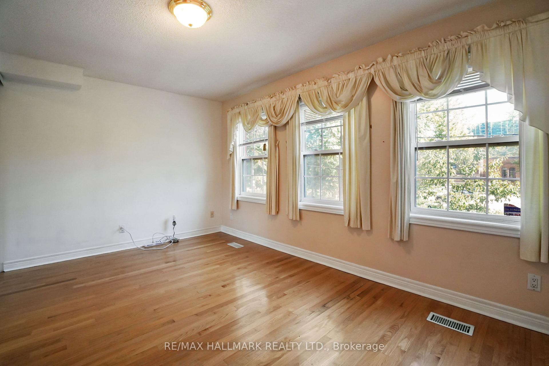 Photo 11 of 230 George Street, Toronto, Moss Park — HOMEH