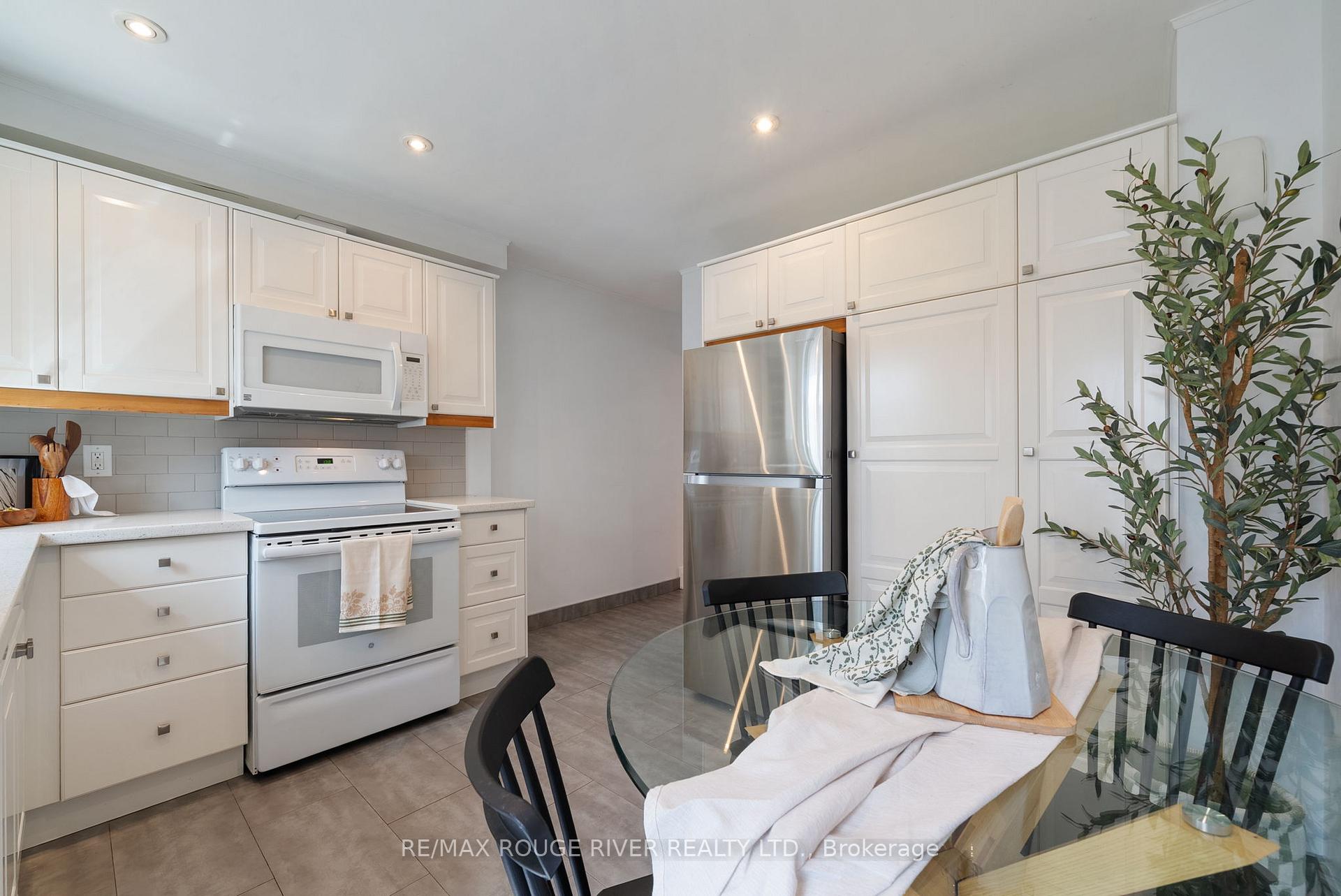 Photo 14 of 154 Elmer Avenue, Toronto, The Beaches — HOMEH