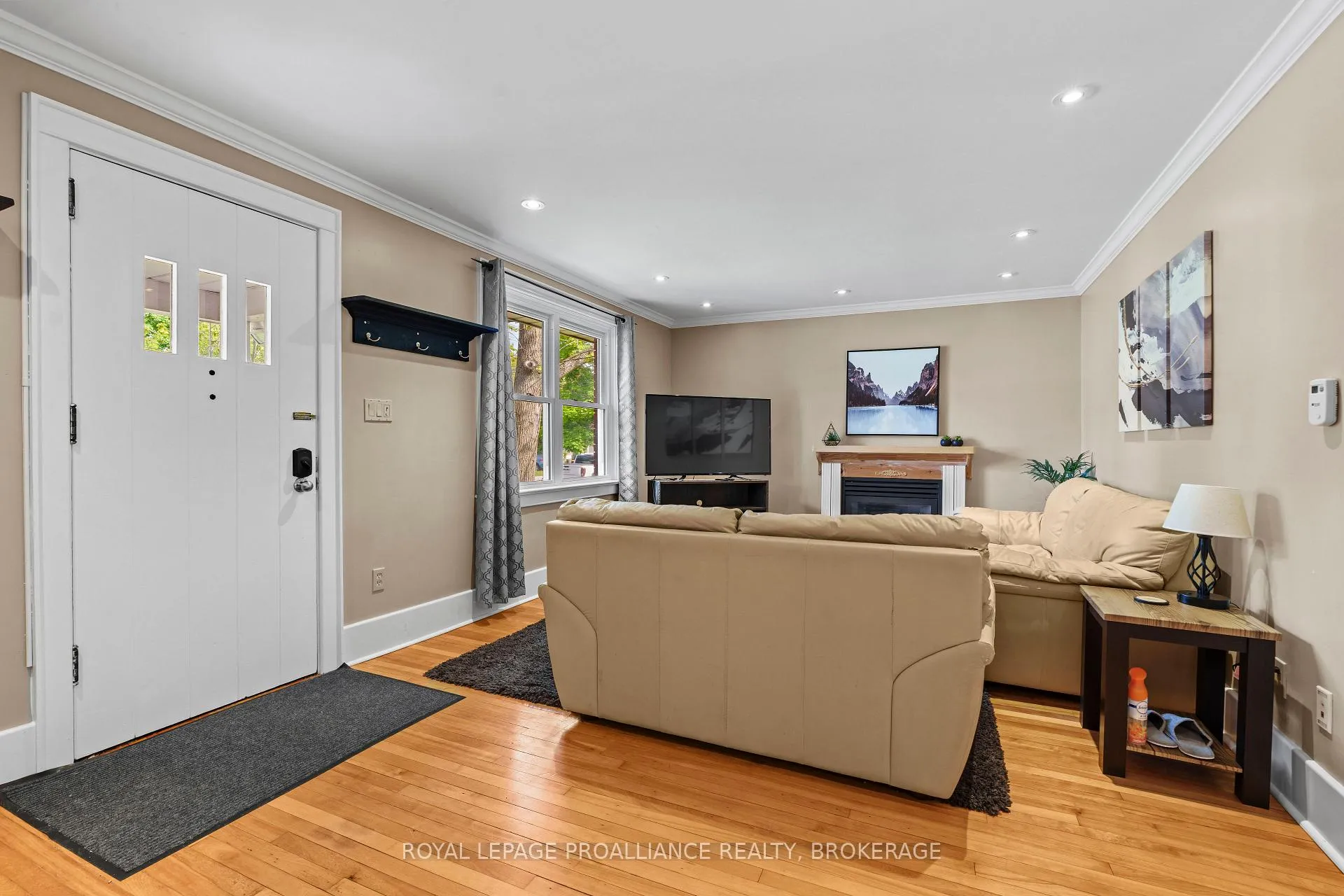 Photo 10 of 168 MacDonnell Street, Kingston, Central City East — HOMEH