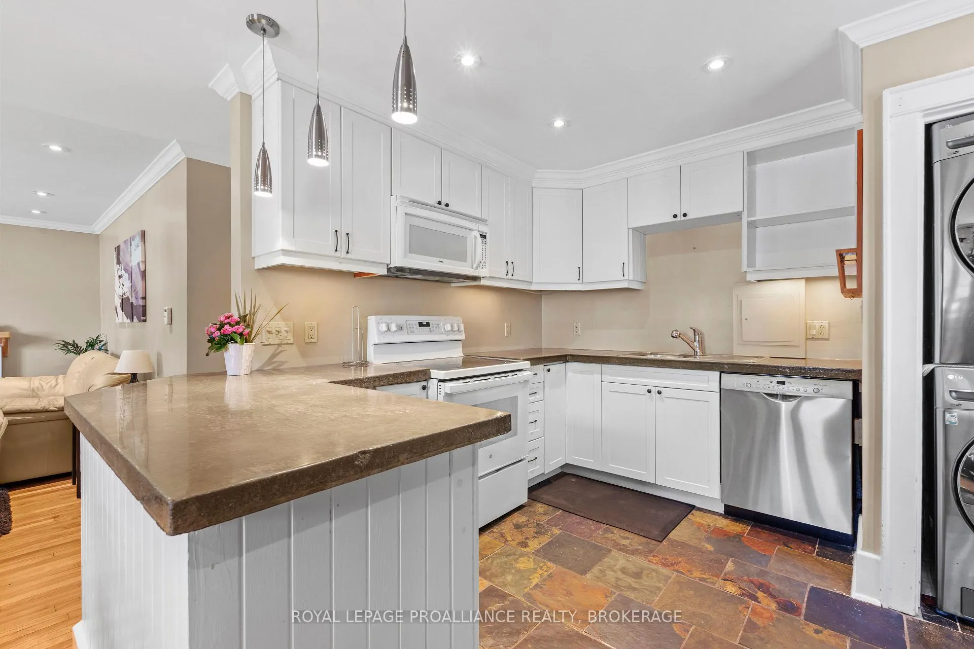 Photo 12 of 168 MacDonnell Street, Kingston, Central City East — HOMEH