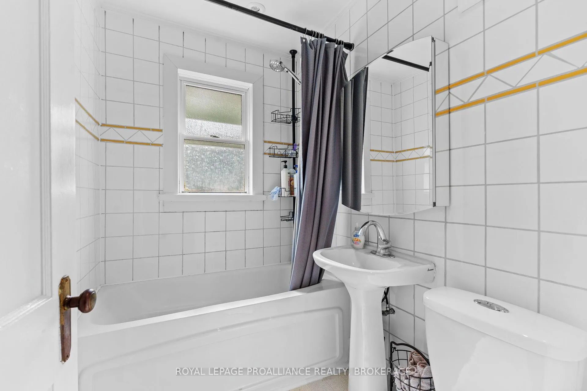 Photo 18 of 168 MacDonnell Street, Kingston, Central City East — HOMEH