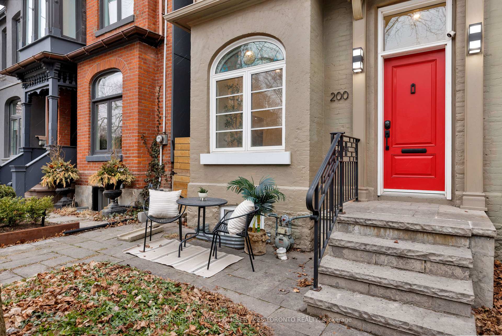 Photo 2 of 200 Macpherson Avenue, Toronto, The Annex — HOMEH