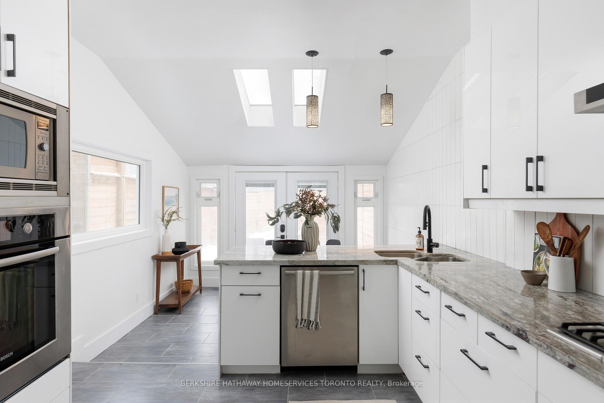 Photo 12 of 200 Macpherson Avenue, Toronto, The Annex — HOMEH