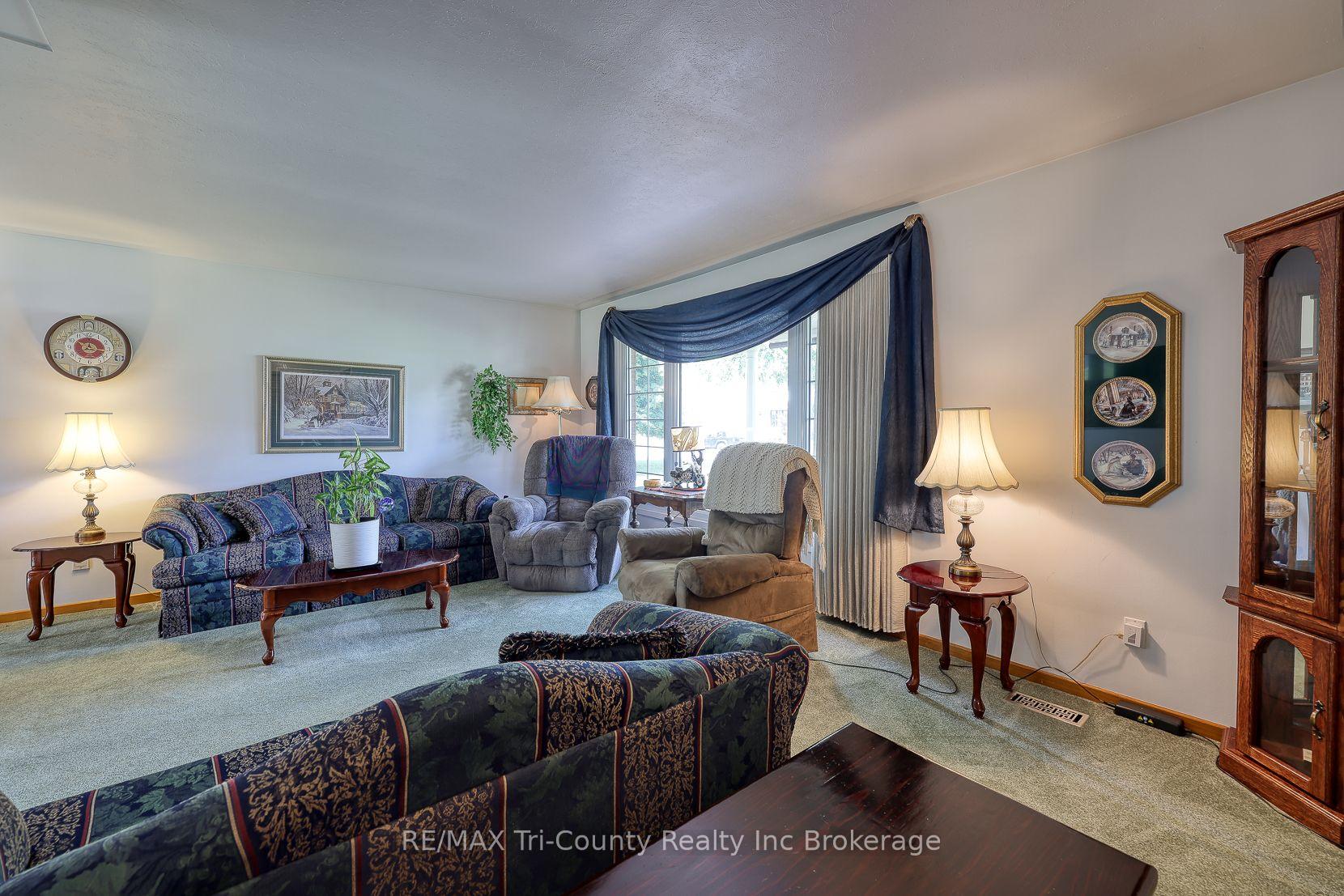 Photo 7 of 14 Lowrie Crescent, Tillsonburg — HOMEH