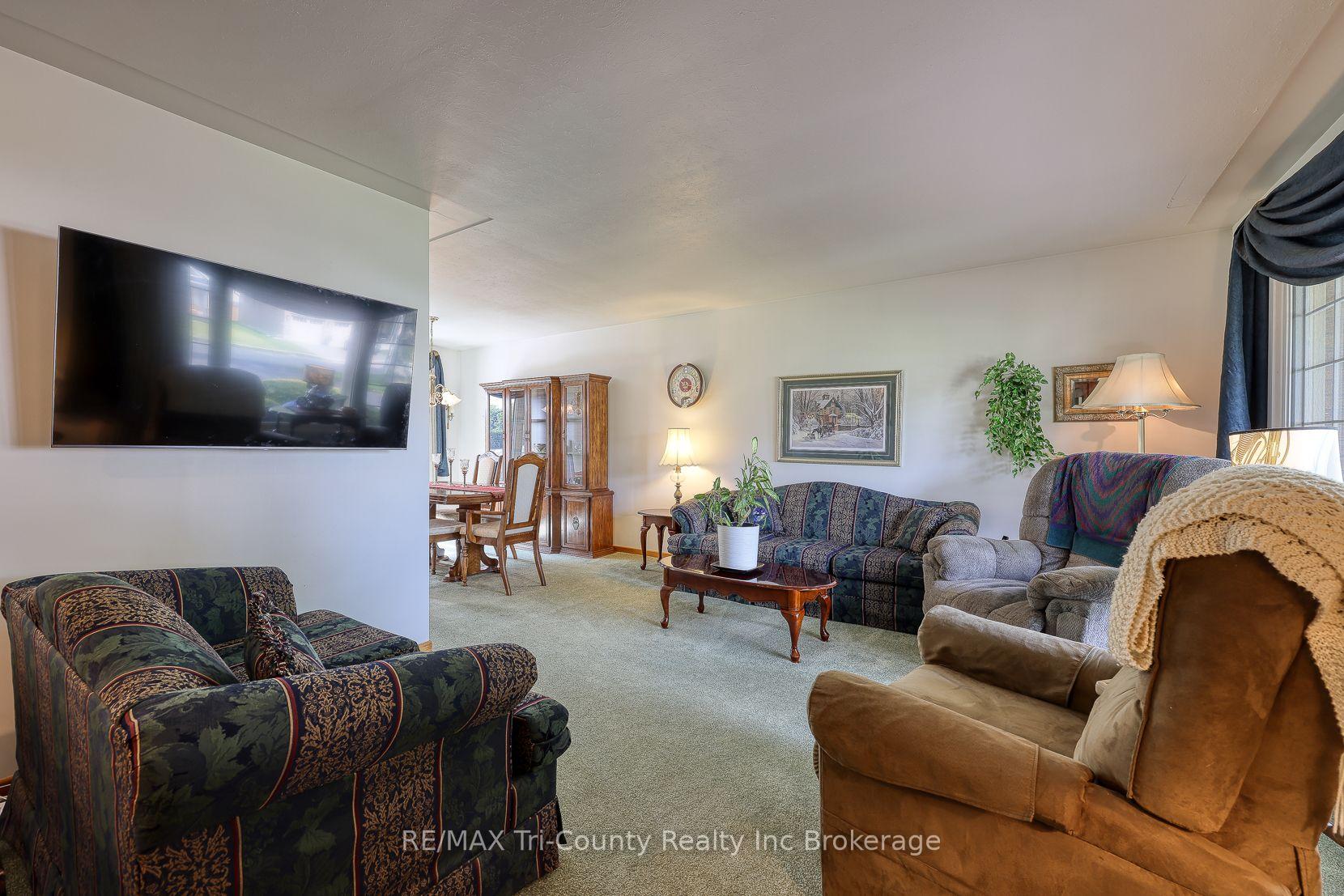 Photo 8 of 14 Lowrie Crescent, Tillsonburg — HOMEH