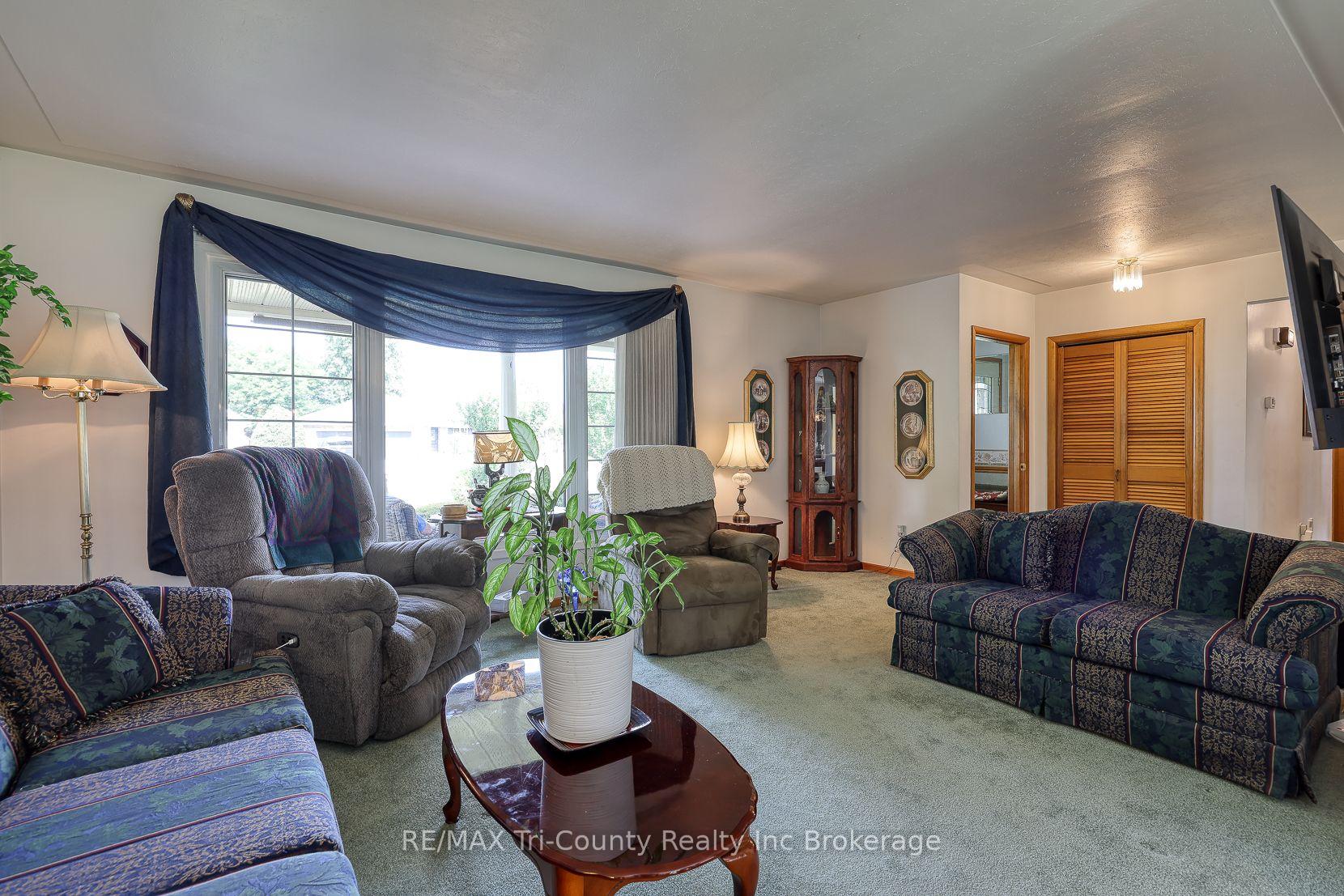 Photo 9 of 14 Lowrie Crescent, Tillsonburg — HOMEH