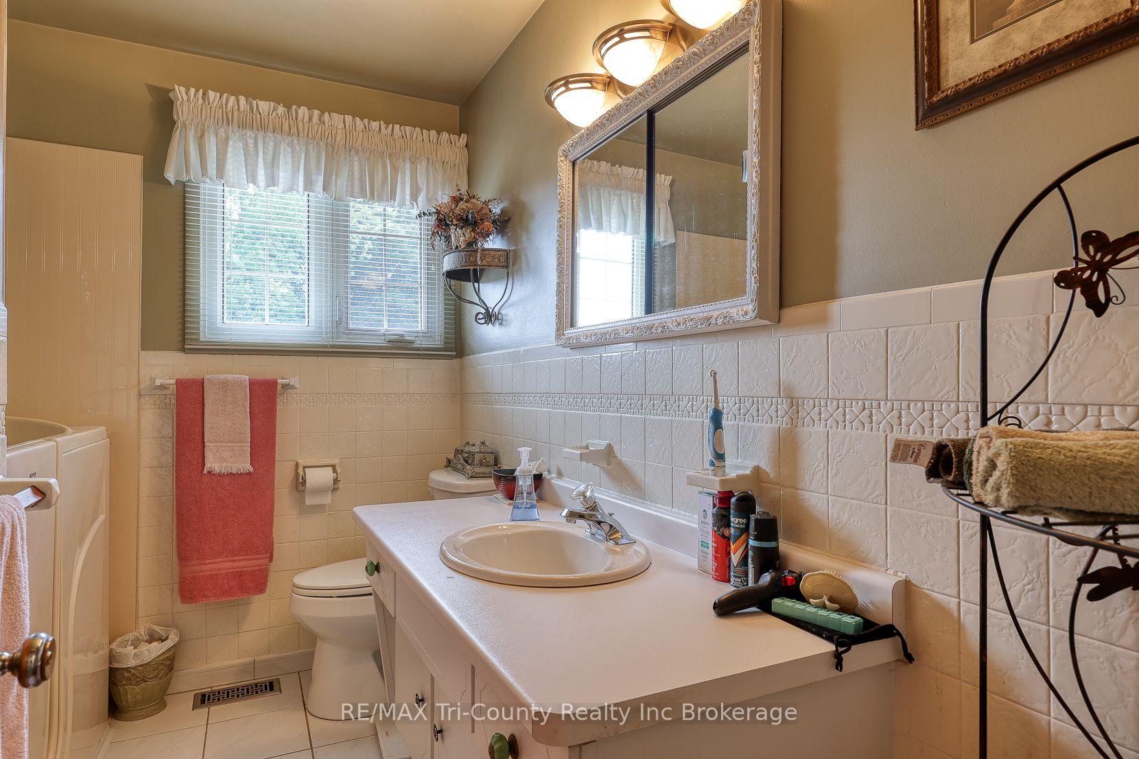 Photo 15 of 14 Lowrie Crescent, Tillsonburg — HOMEH