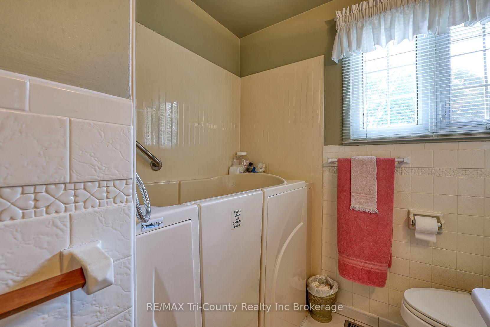Photo 16 of 14 Lowrie Crescent, Tillsonburg — HOMEH