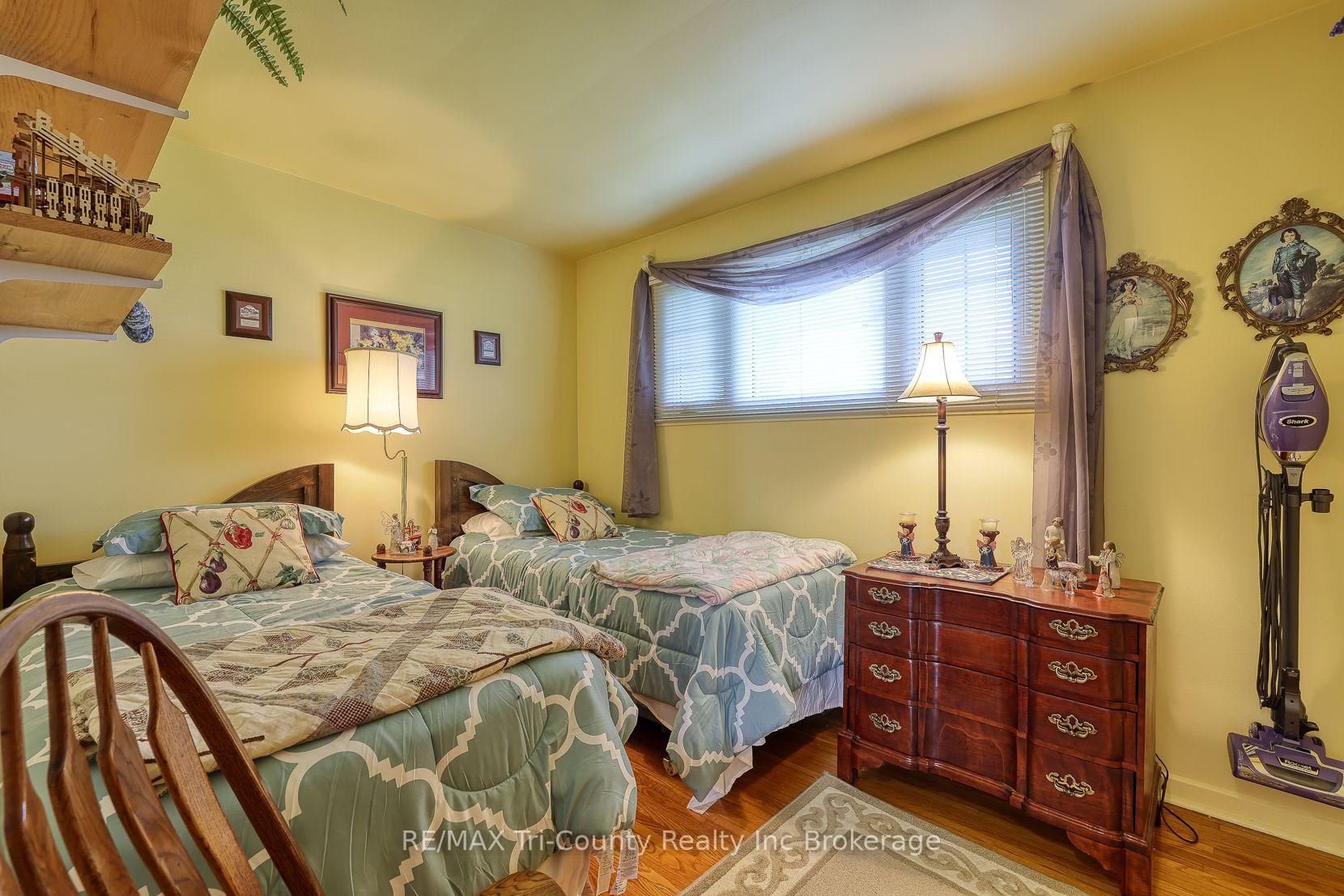 Photo 17 of 14 Lowrie Crescent, Tillsonburg — HOMEH