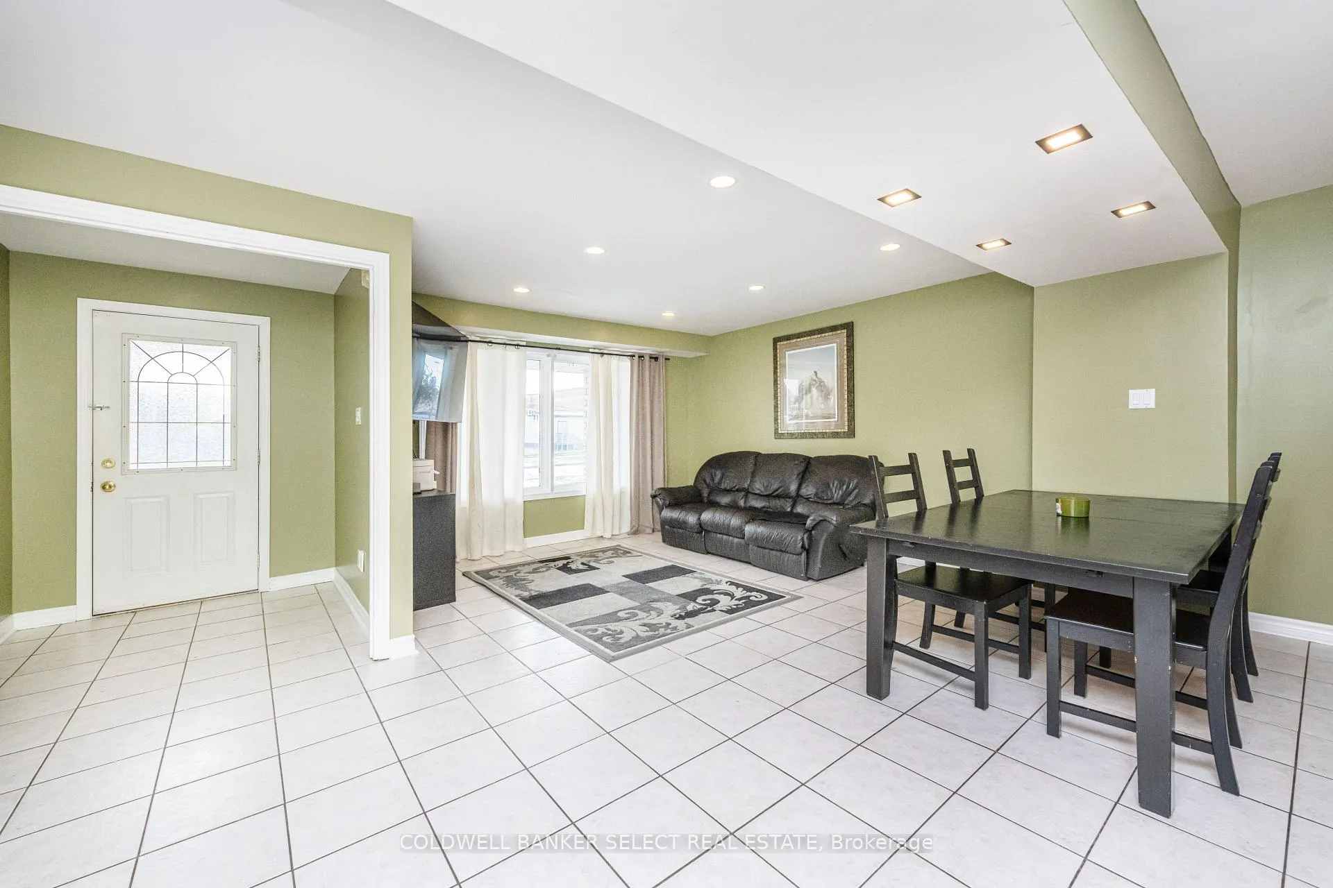 Photo 3 of 427 Kingsview Drive, Caledon, Bolton North — HOMEH