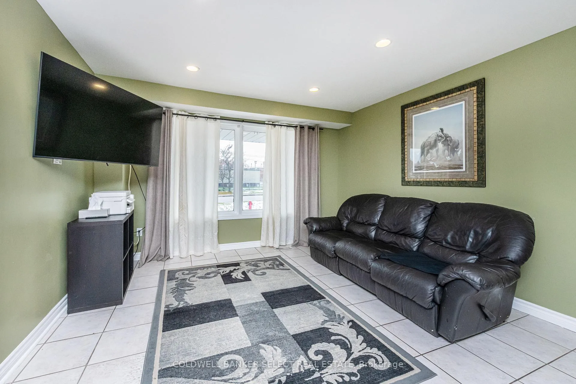 Photo 4 of 427 Kingsview Drive, Caledon, Bolton North — HOMEH