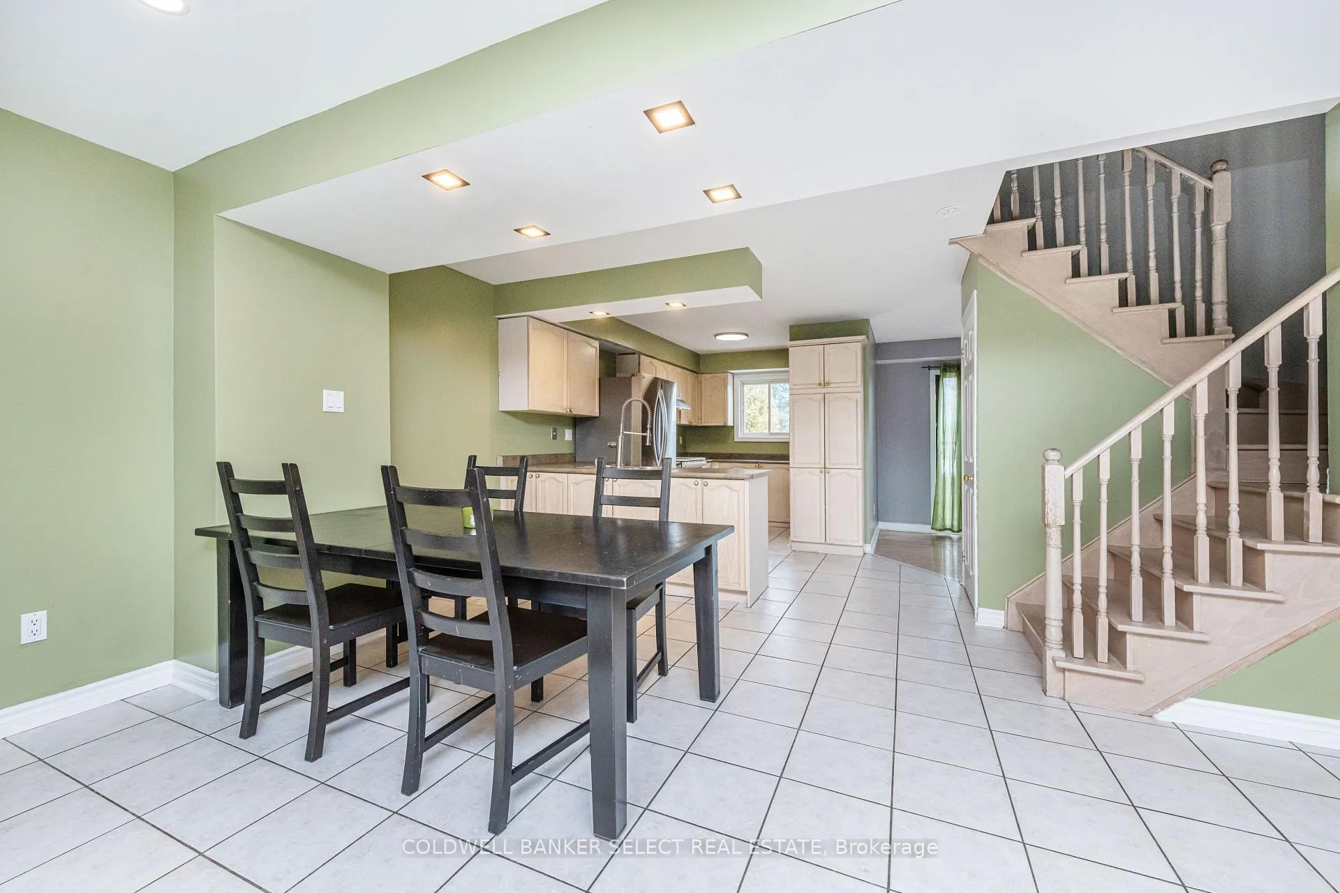 Photo 6 of 427 Kingsview Drive, Caledon, Bolton North — HOMEH
