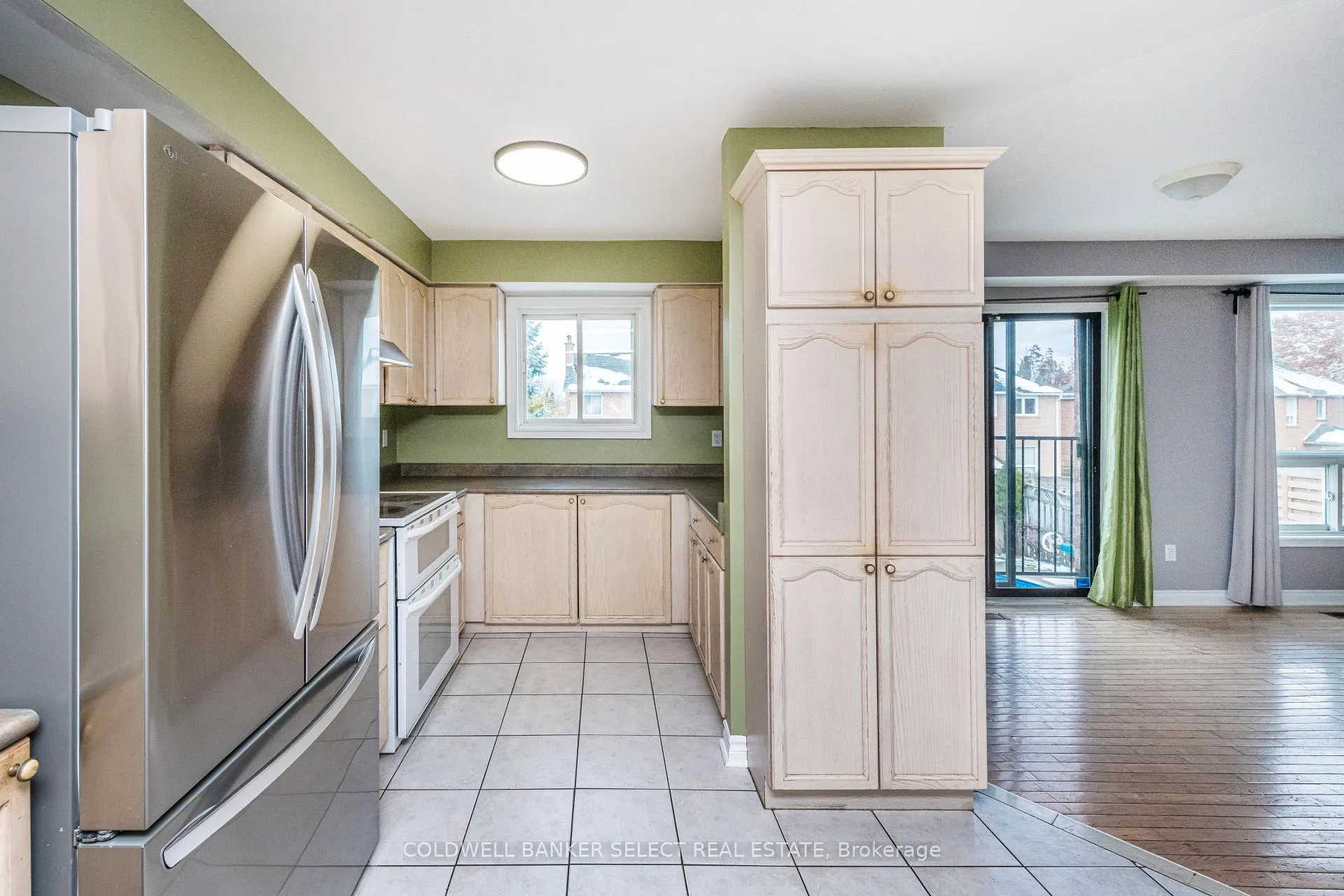 Photo 8 of 427 Kingsview Drive, Caledon, Bolton North — HOMEH
