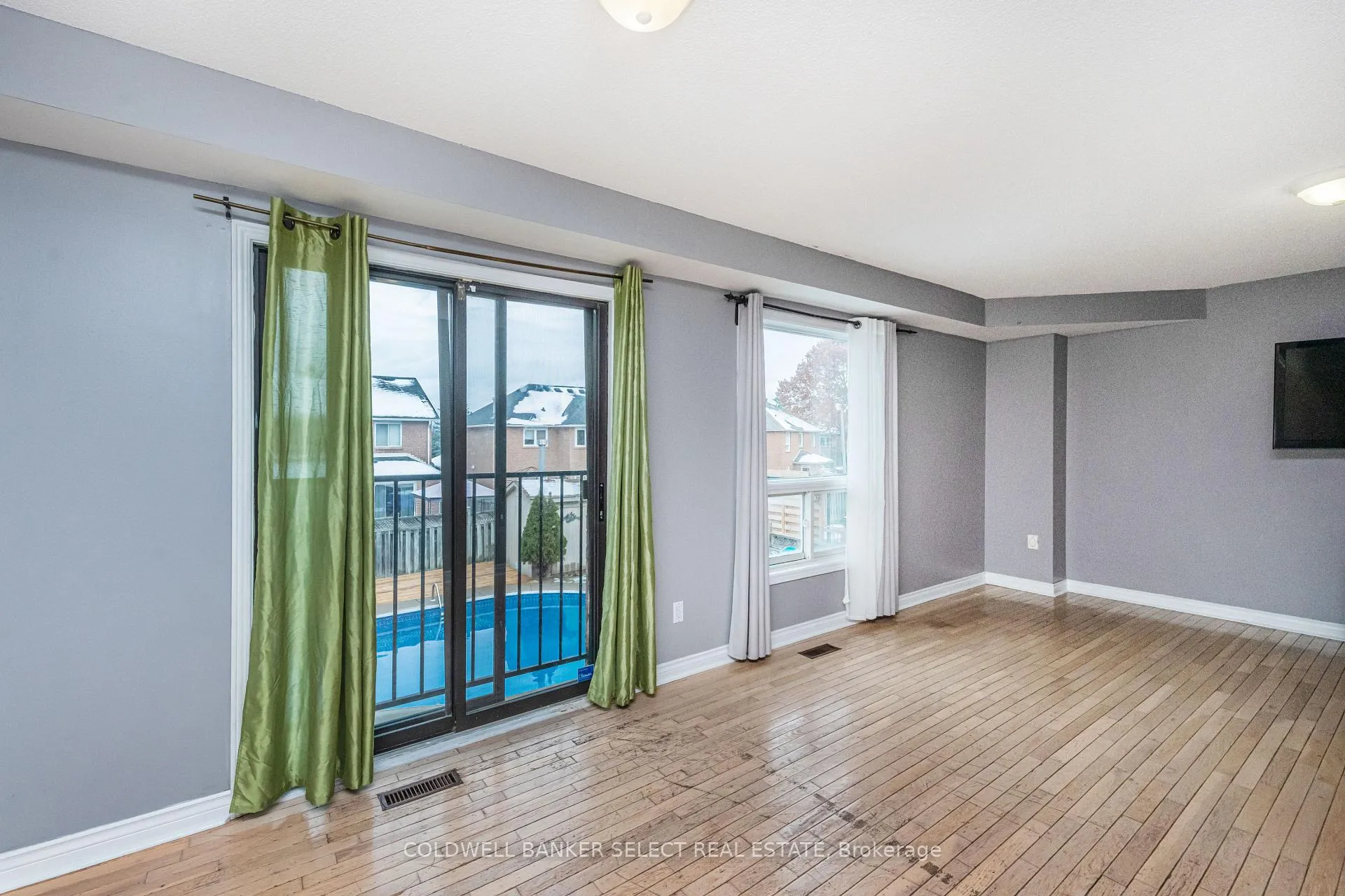 Photo 10 of 427 Kingsview Drive, Caledon, Bolton North — HOMEH