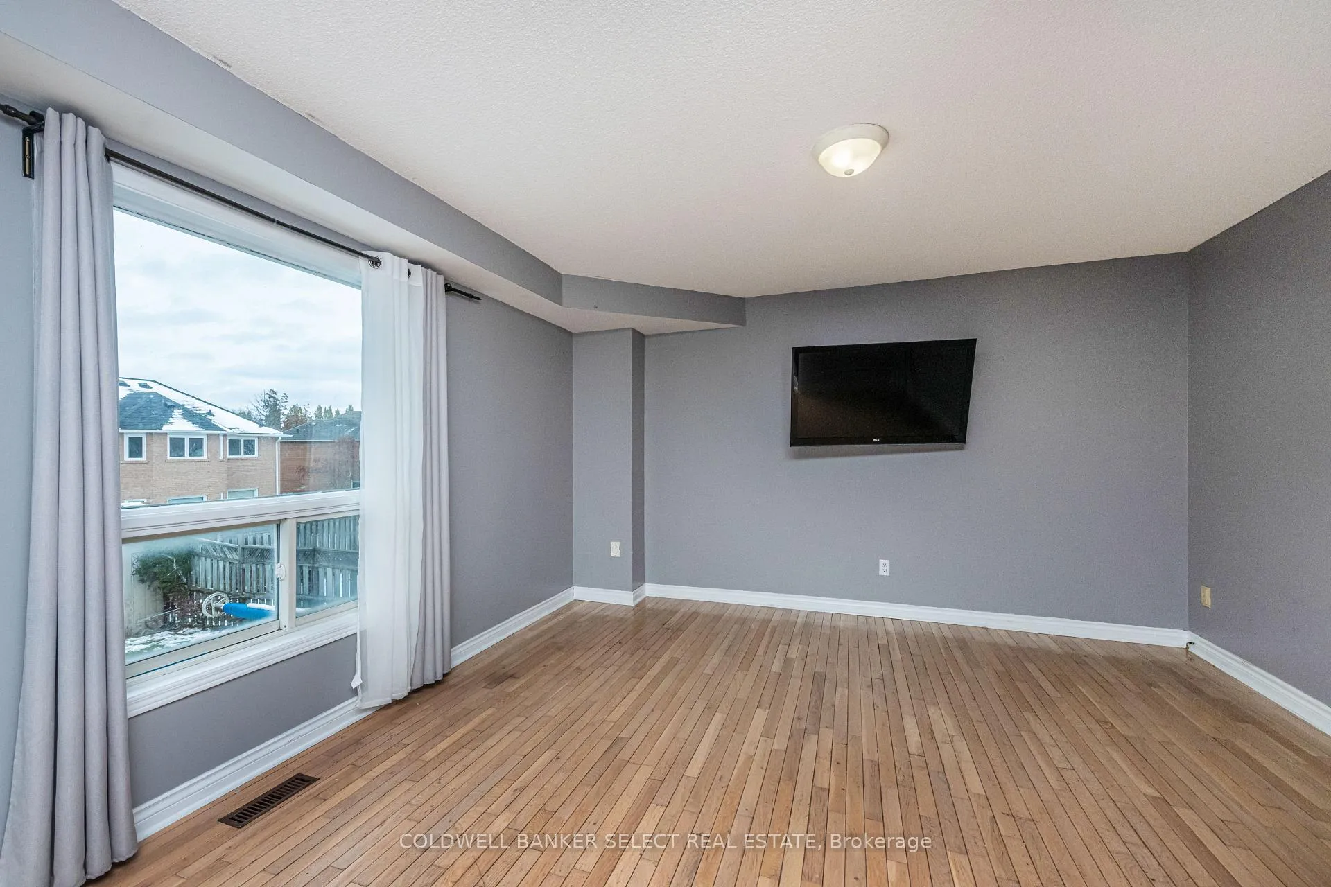 Photo 11 of 427 Kingsview Drive, Caledon, Bolton North — HOMEH