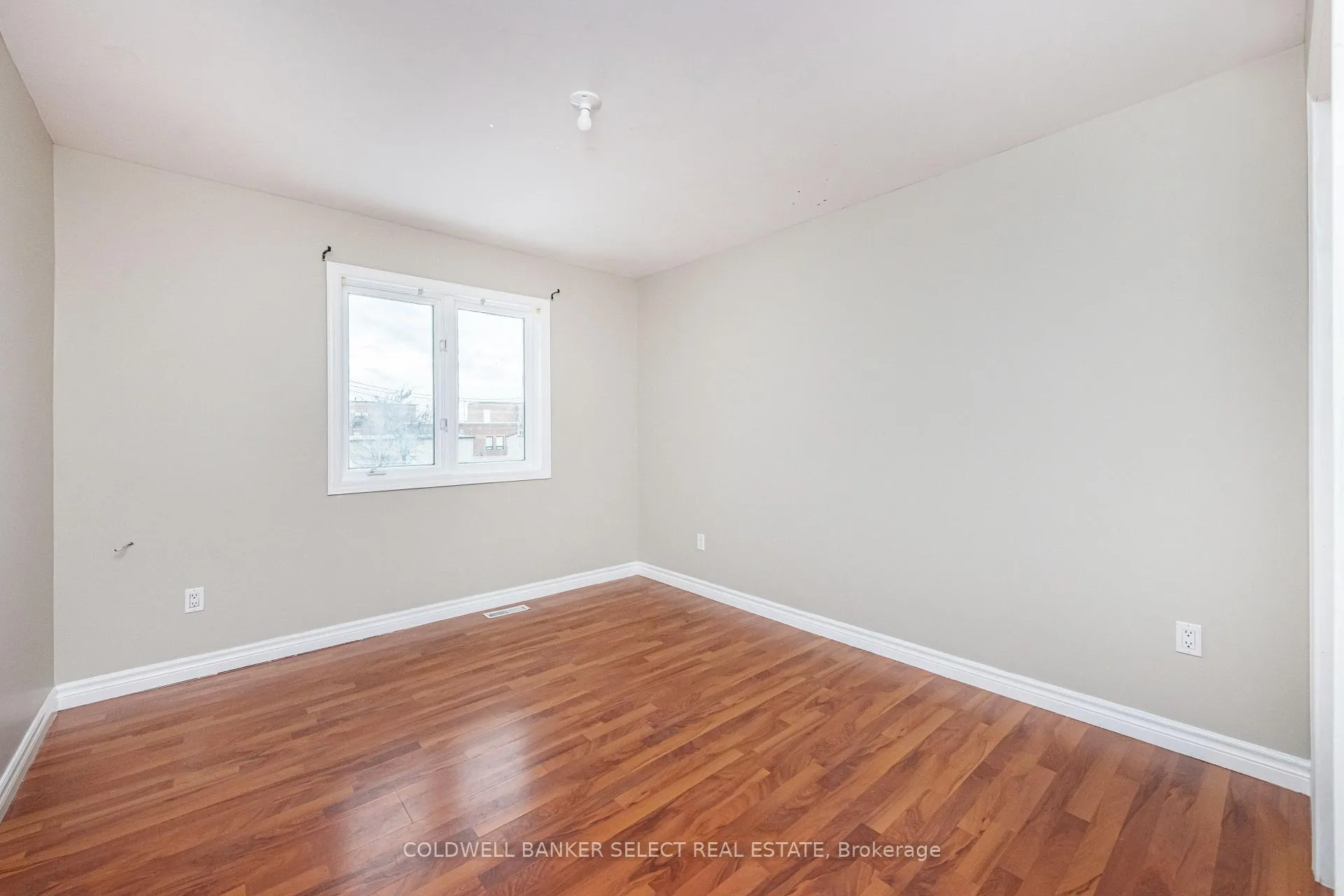 Photo 14 of 427 Kingsview Drive, Caledon, Bolton North — HOMEH