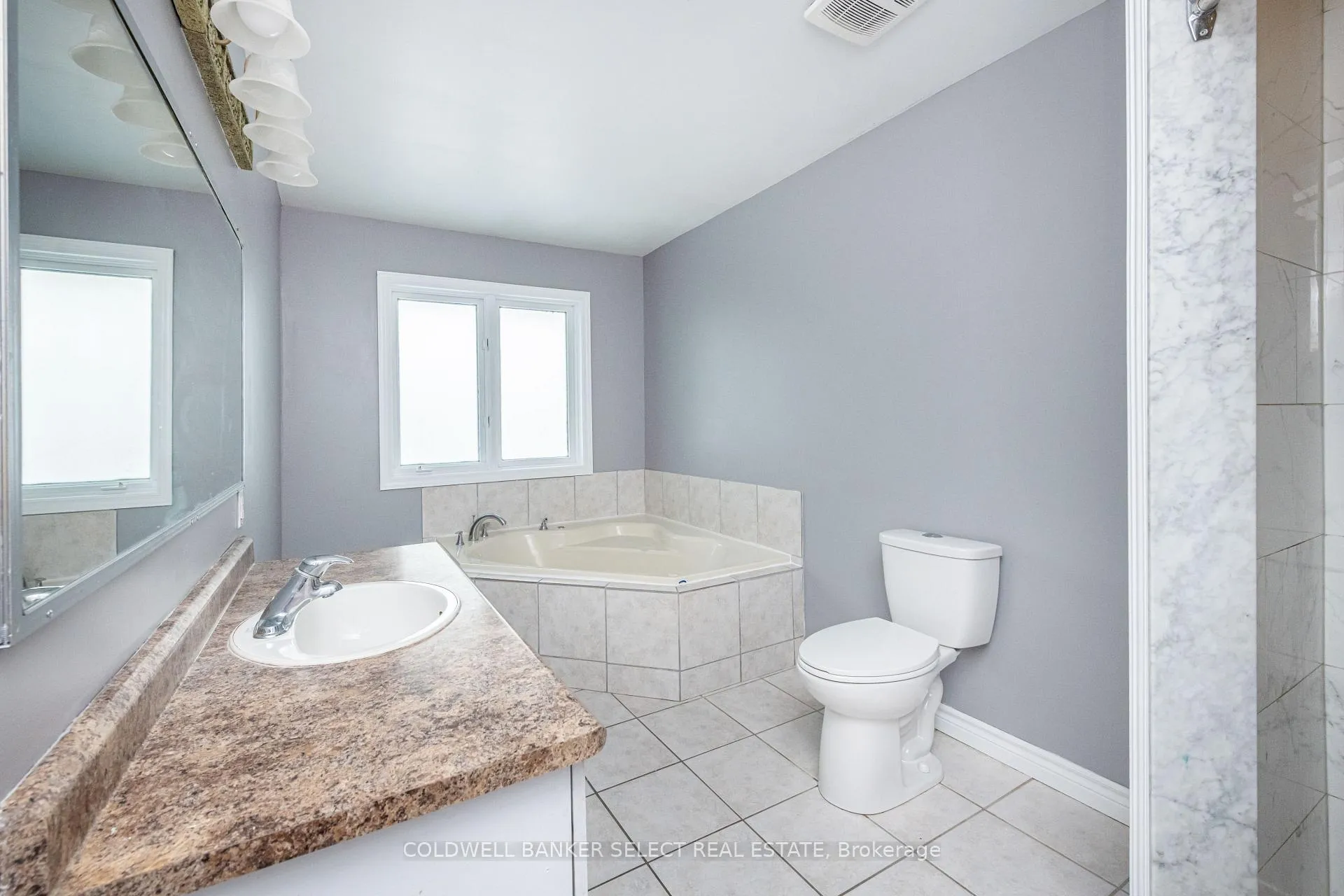 Photo 16 of 427 Kingsview Drive, Caledon, Bolton North — HOMEH
