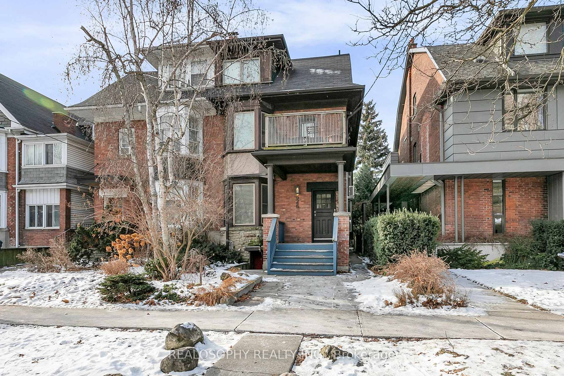 Front of 626 Huron Street