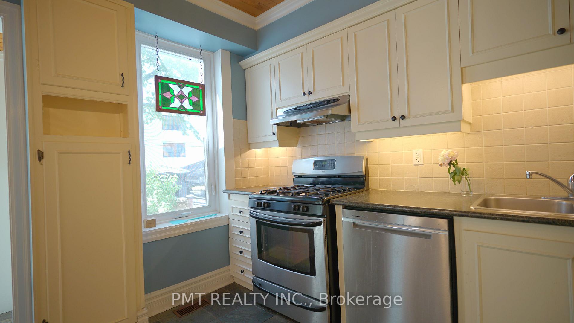 Photo 10 of 31 Burgess Avenue, Toronto, East End-Danforth — HOMEH