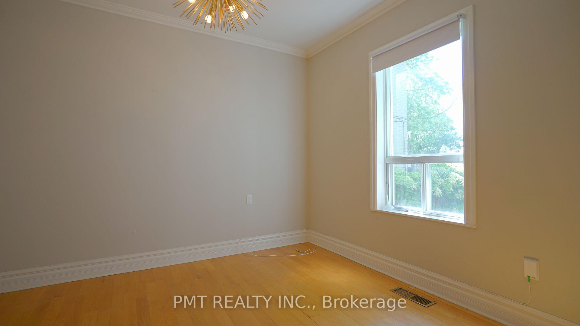 Photo 12 of 31 Burgess Avenue, Toronto, East End-Danforth — HOMEH