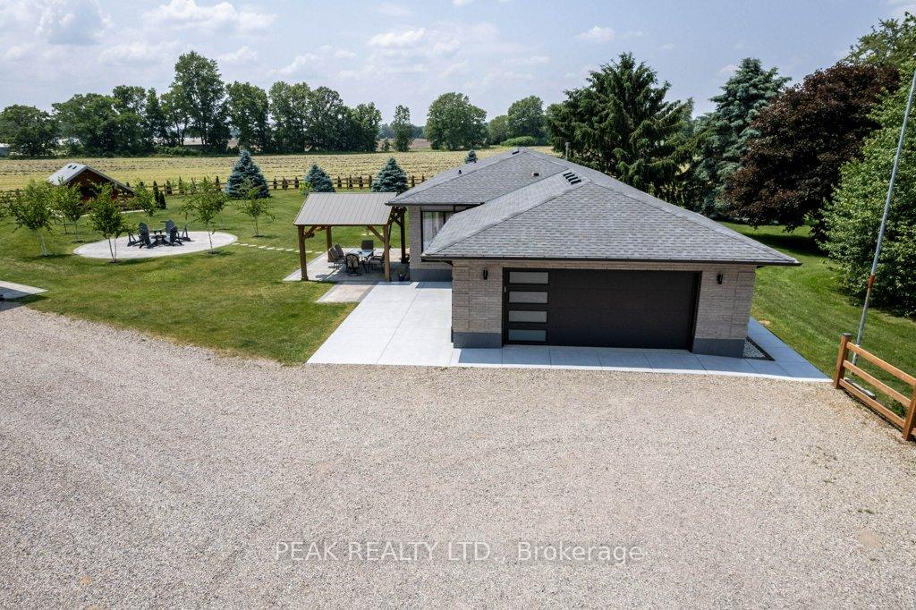 Photo 3 of 23355 Adelaide Road, Strathroy-Caradoc, Rural Strathroy-Caradoc — HOMEH