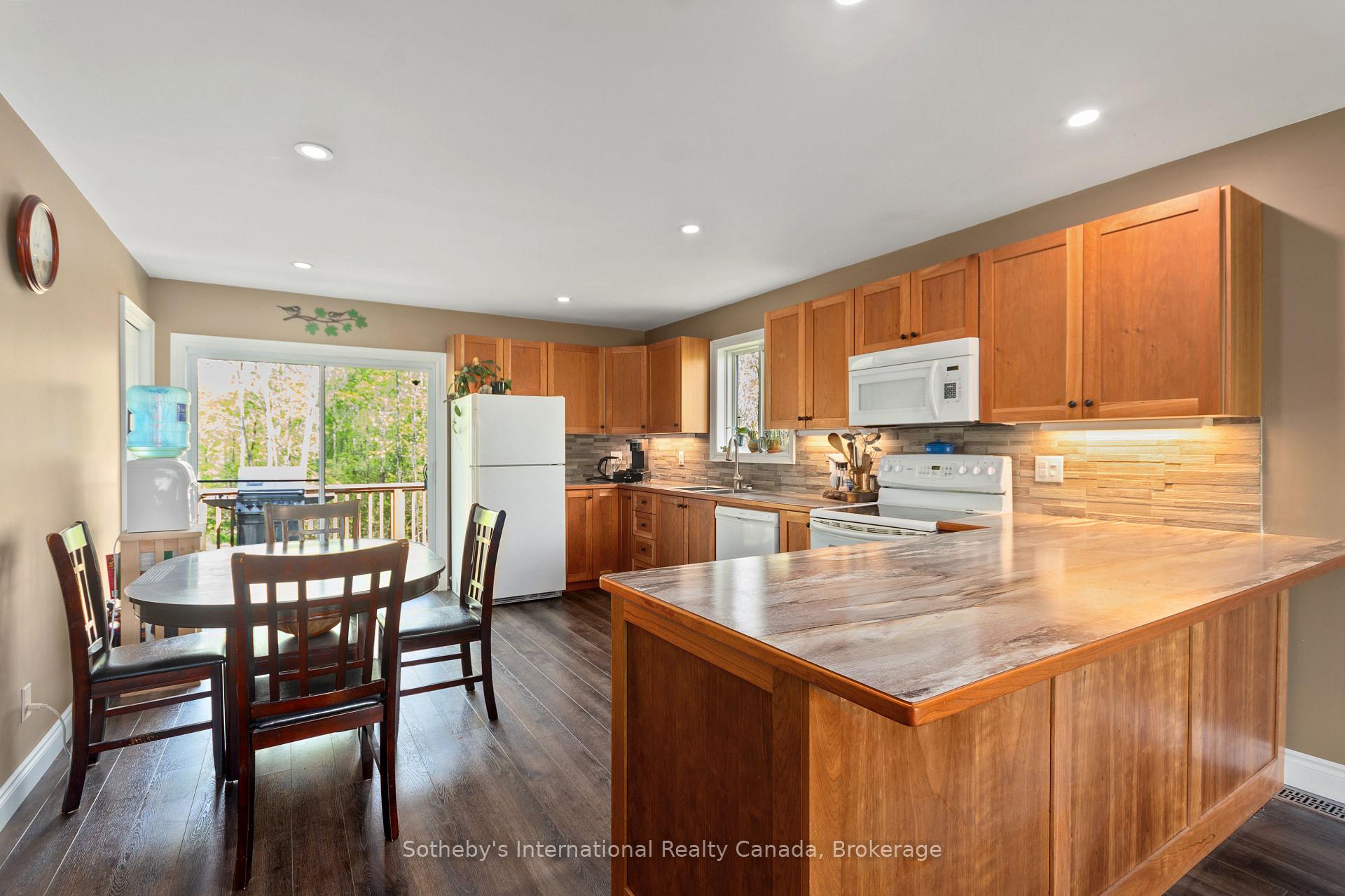 Photo 6 of 260 Forest Harbour Parkway, Tay, Rural Tay — HOMEH