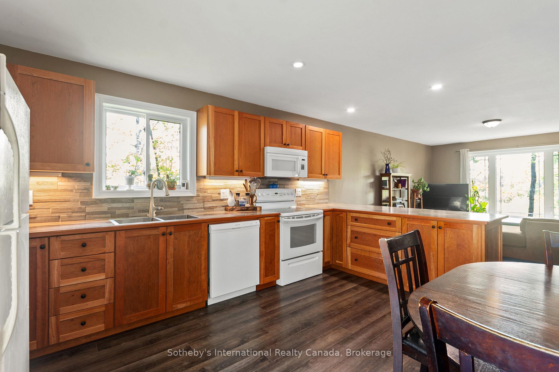 Photo 7 of 260 Forest Harbour Parkway, Tay, Rural Tay — HOMEH