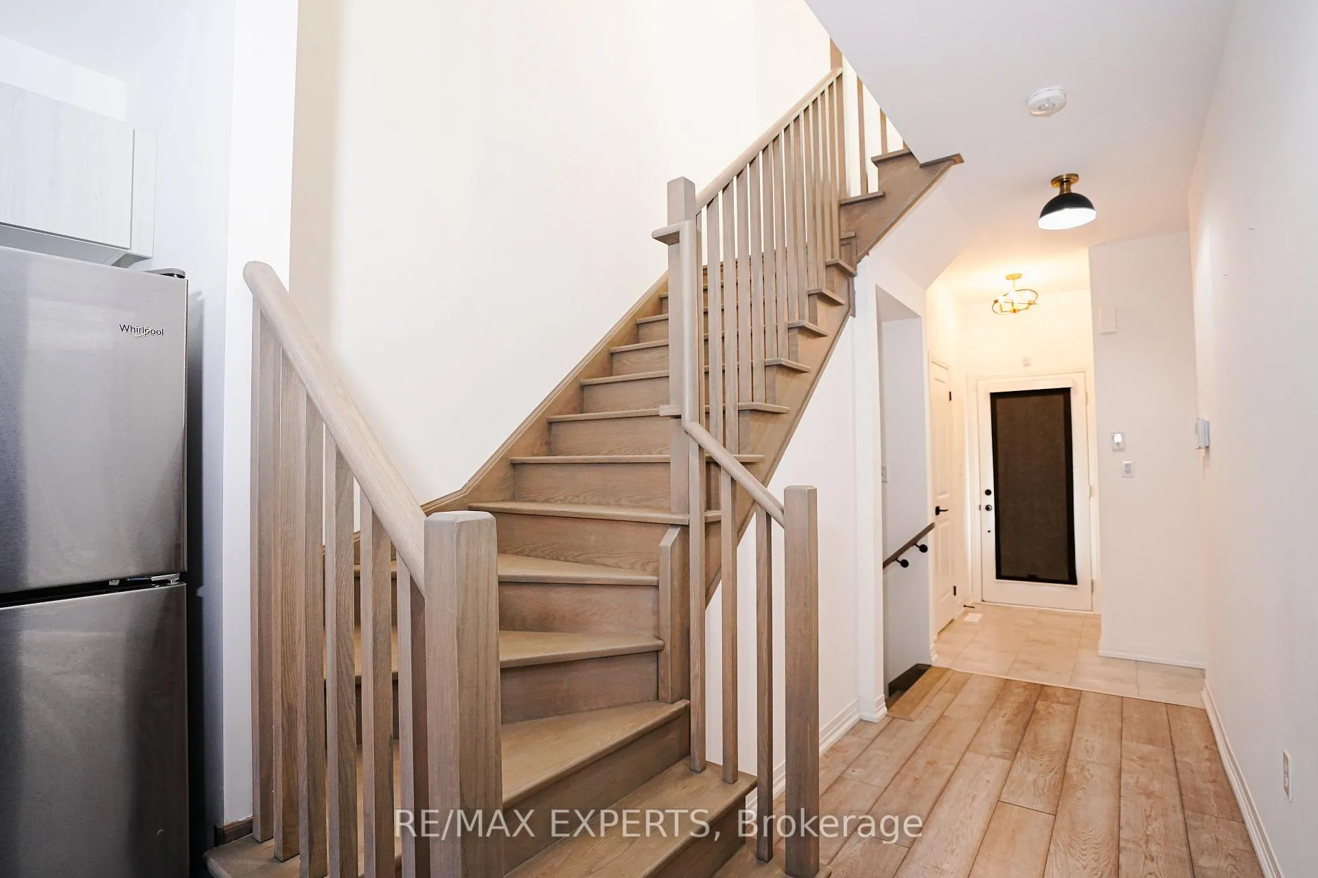 Photo 4 of 108 Fairlane Avenue, Barrie, Painswick South — HOMEH